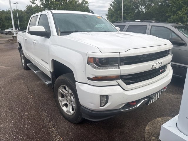 2017 Chevrolet Silverado 1500 LT photo 4