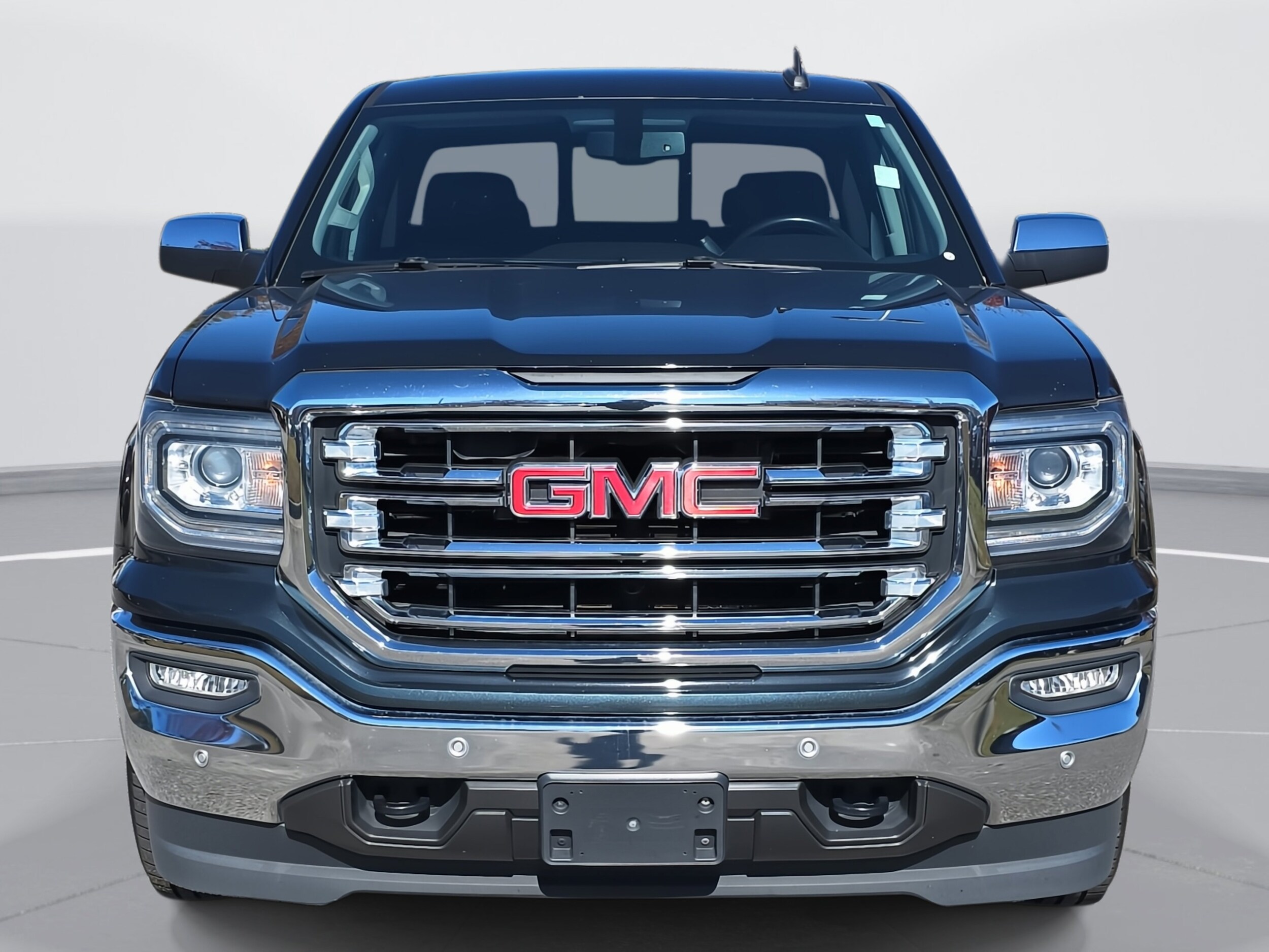 2018 Gmc Sierra 1500 SLT photo 2