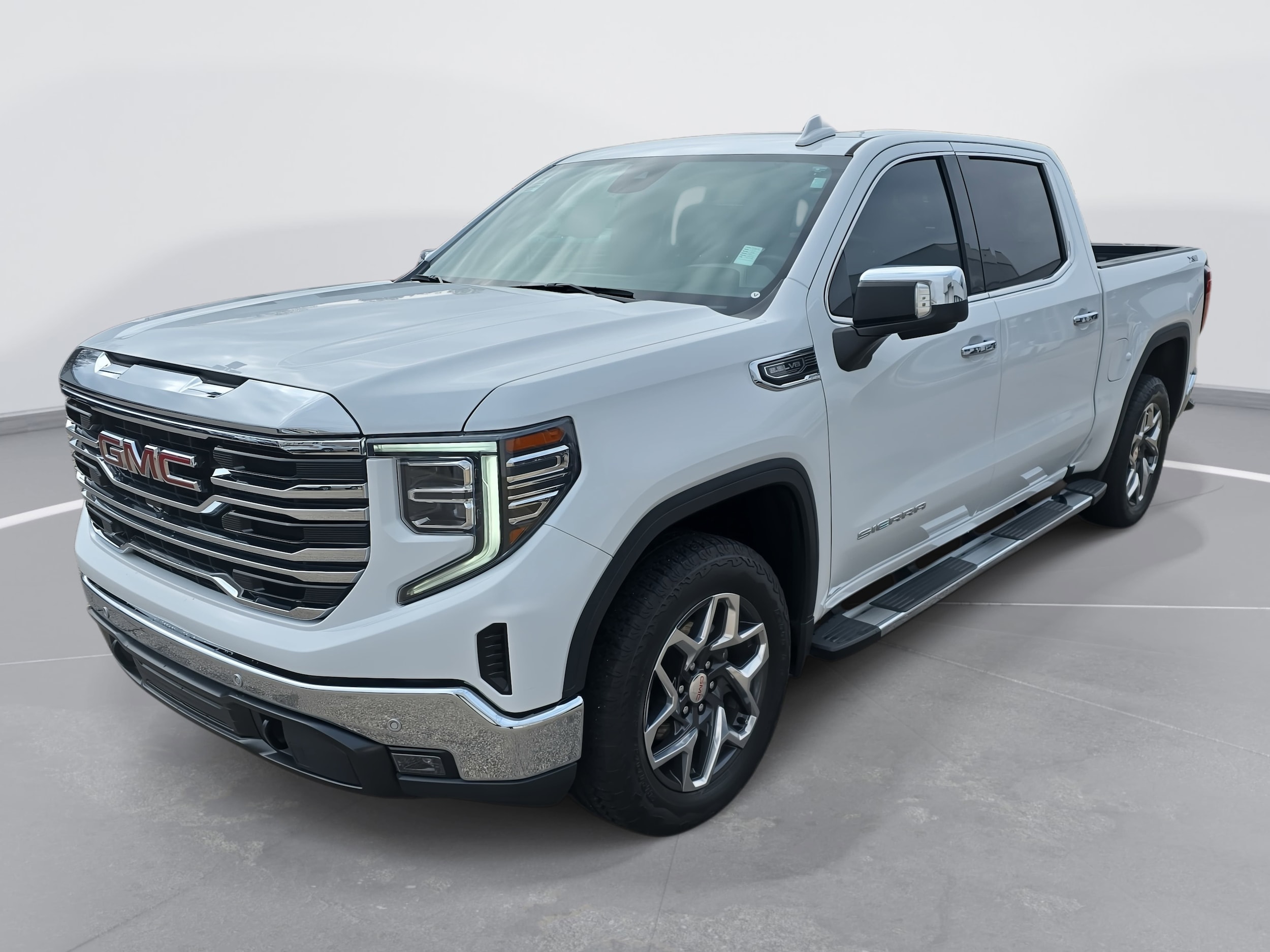 2023 GMC Sierra 1500 SLT's photo