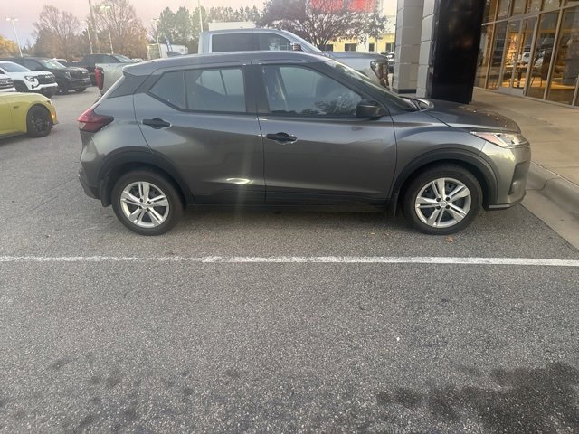 2024 Nissan Kicks S photo 2