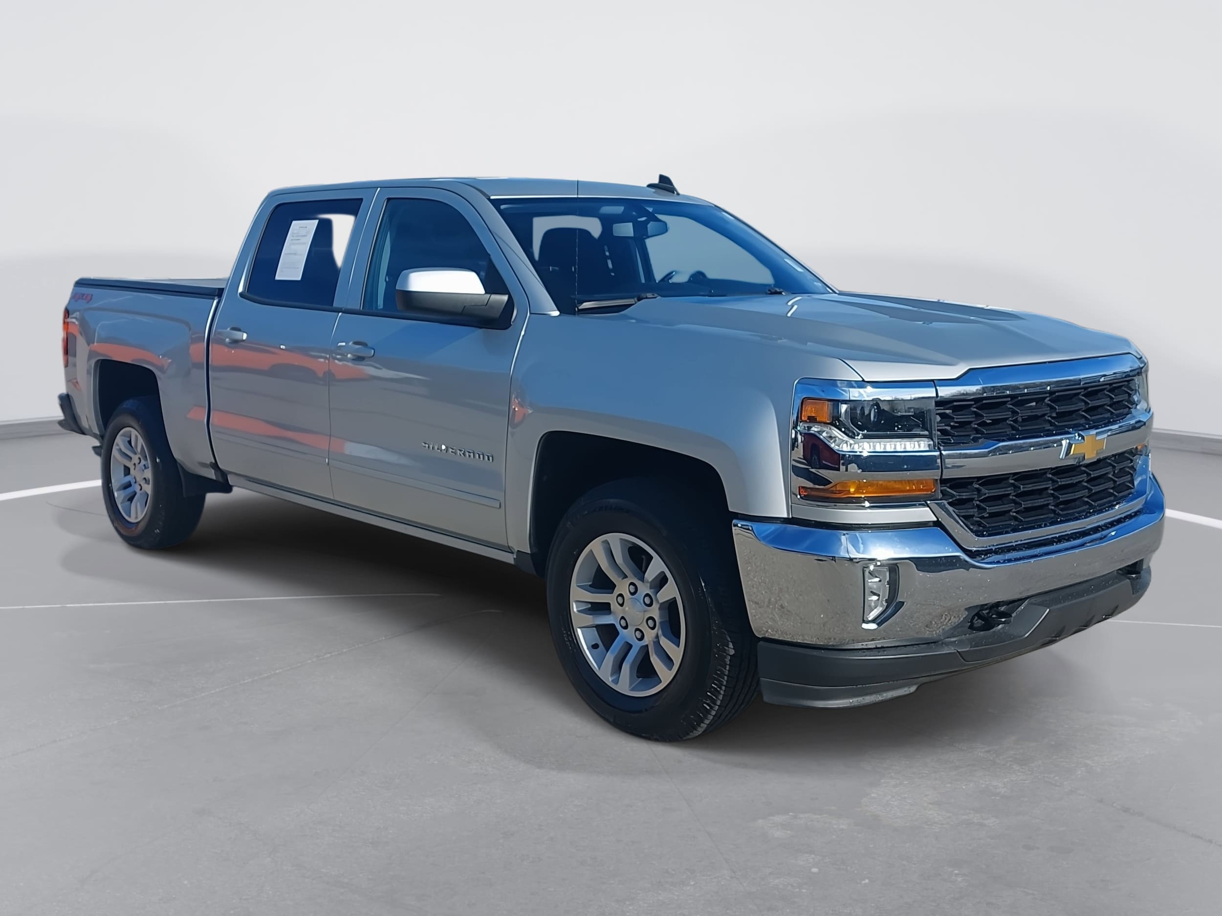 2018 Chevrolet Silverado 1500 LT photo 3