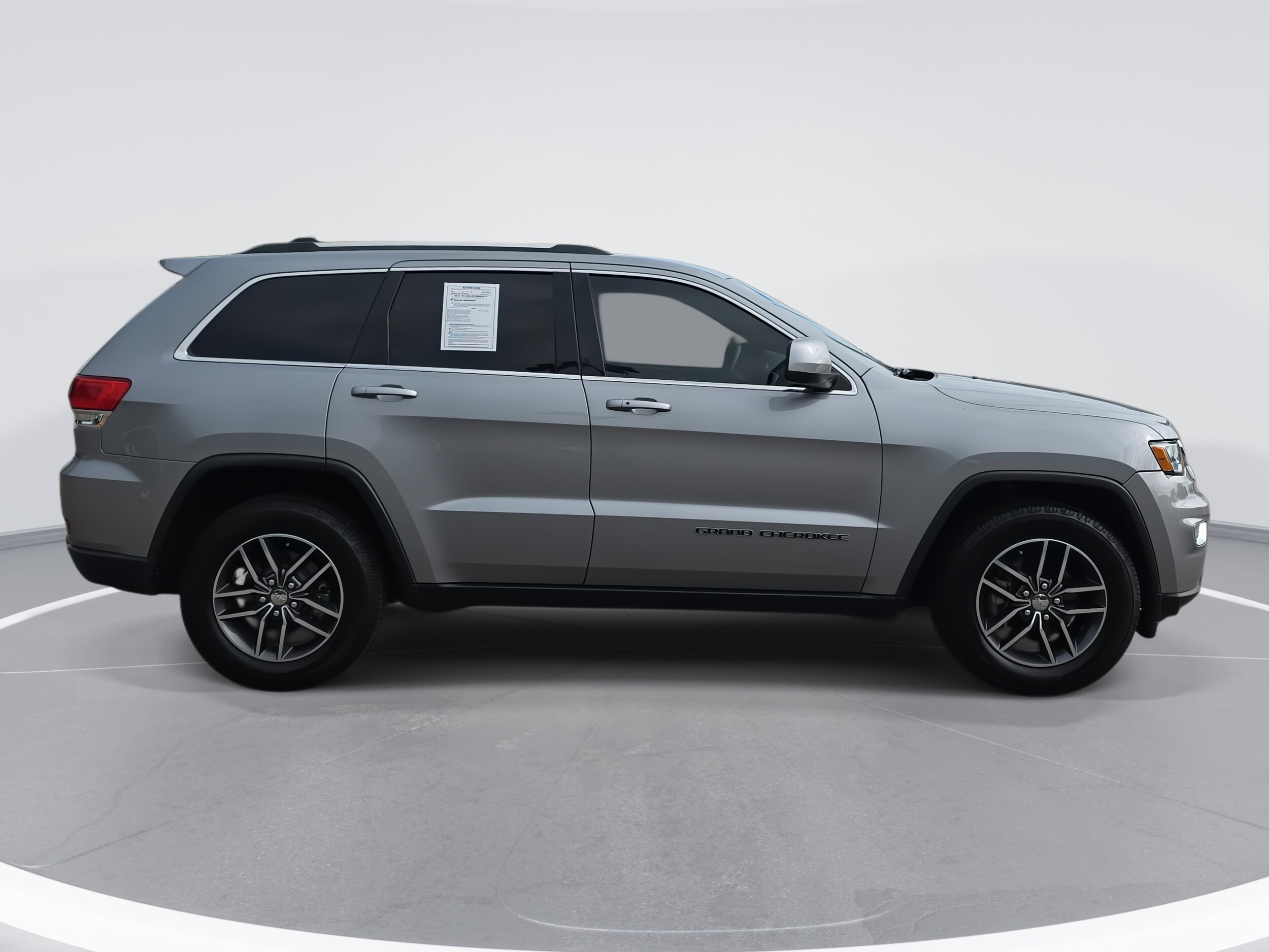 2018 Jeep Grand Cherokee Laredo E photo 4
