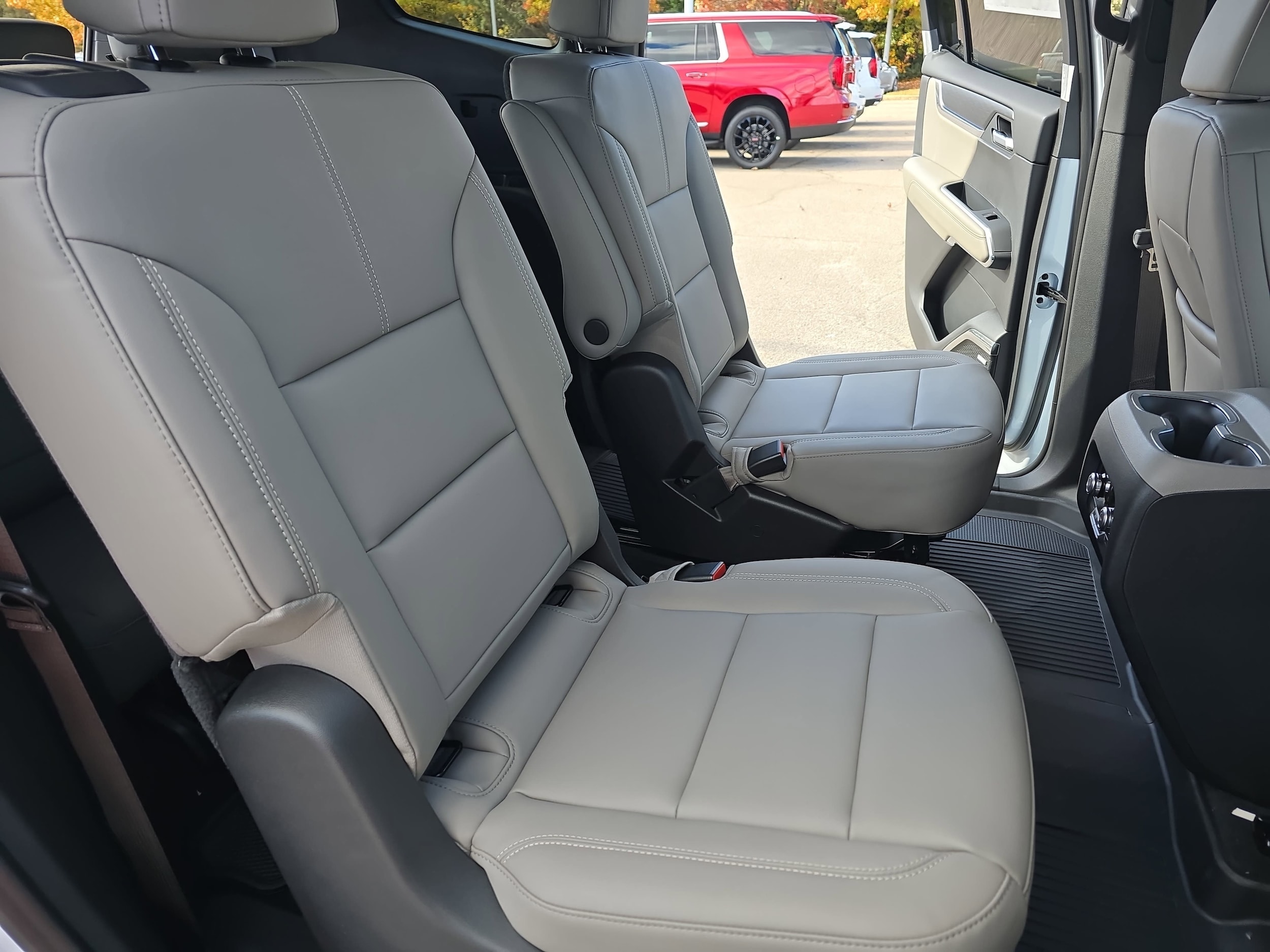 2026 GMC Acadia Elevation - Photo 11
