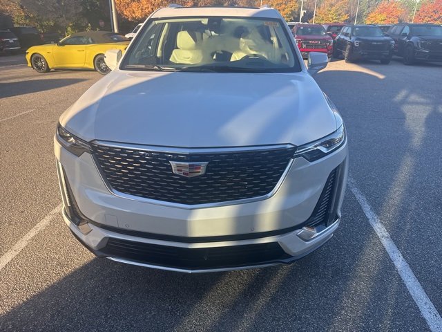 2025 Cadillac XT6 Premium Luxury photo 2