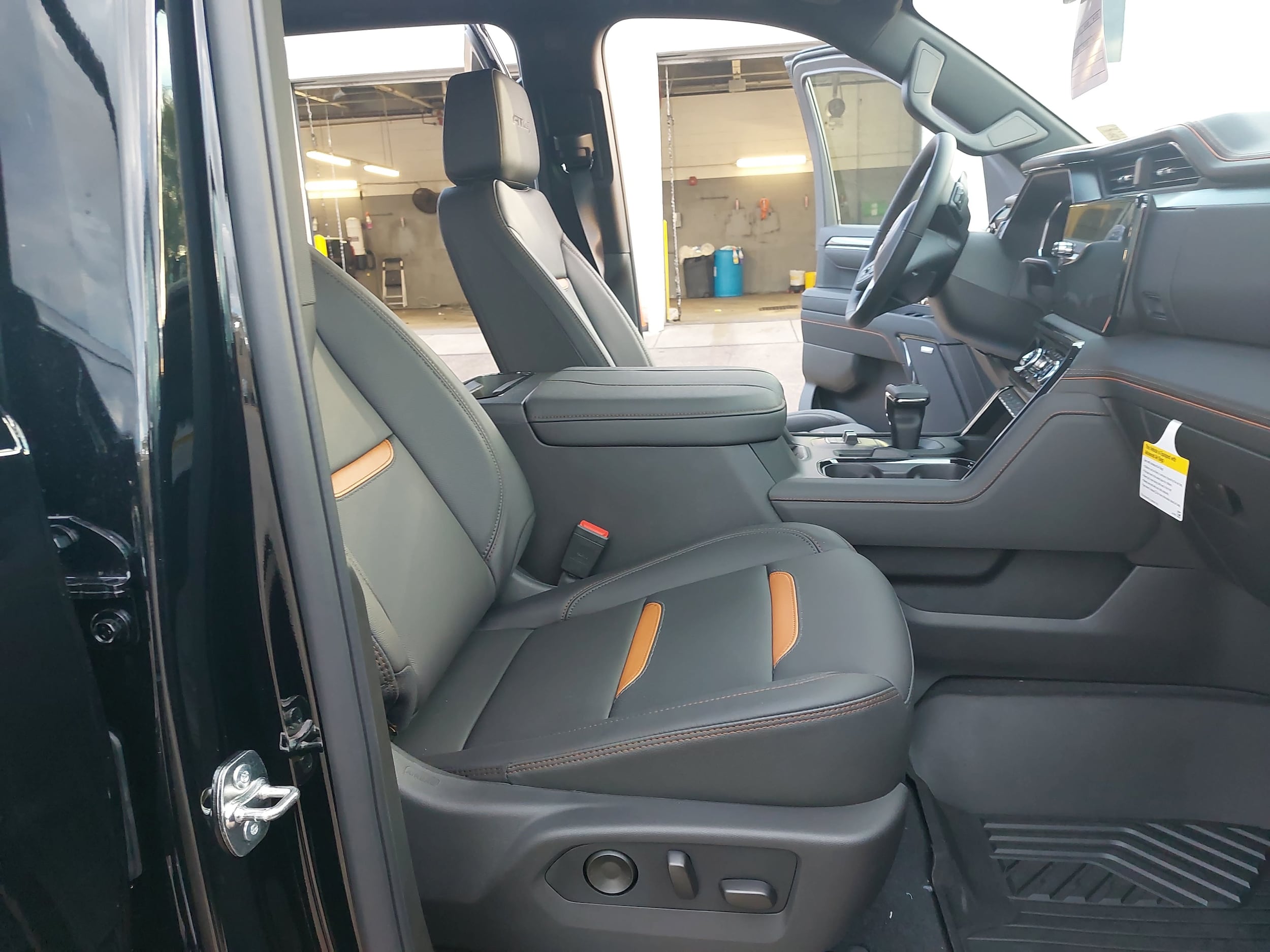 2026 GMC Sierra 1500 AT4 - Photo 10