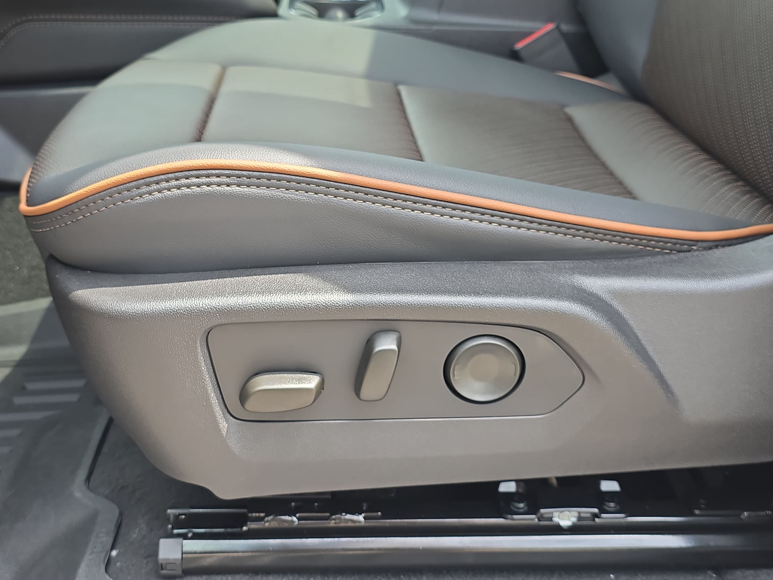 2026 GMC Canyon AT4 - Photo 28