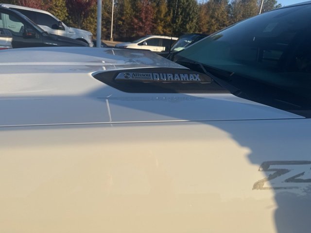 2023 Chevrolet Silverado 2500HD LT photo 3