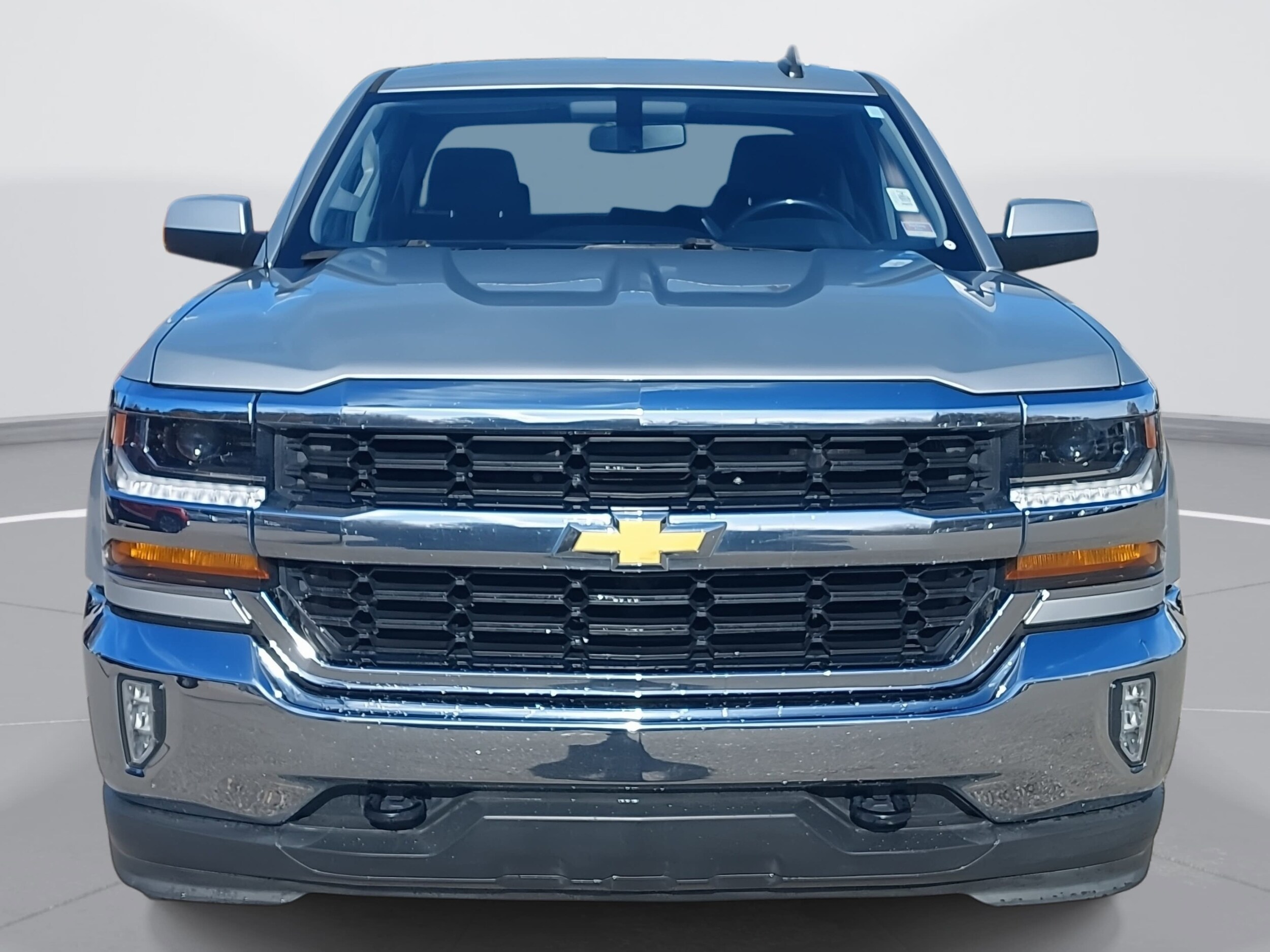 2018 Chevrolet Silverado 1500 LT photo 2