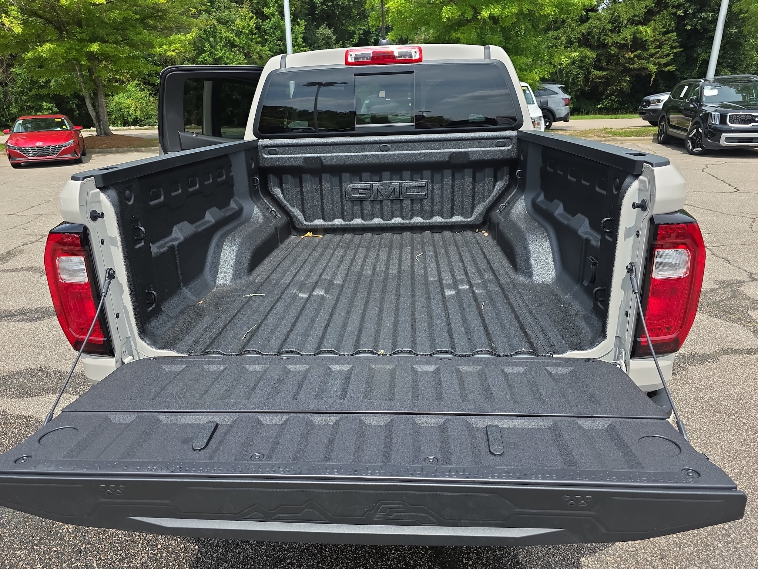 2026 GMC Canyon AT4 - Photo 12