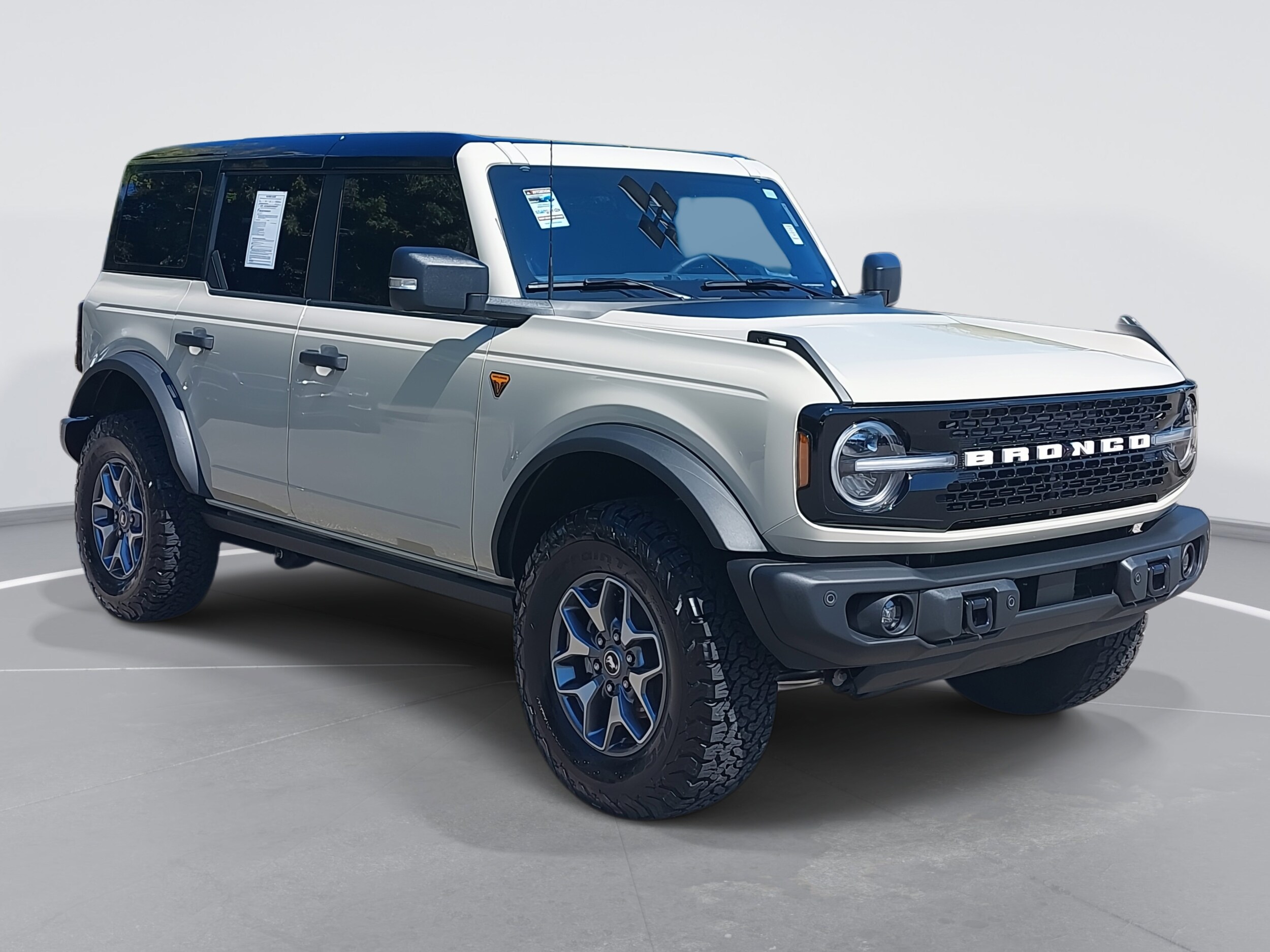 2025 Ford Bronco Badlands photo 3