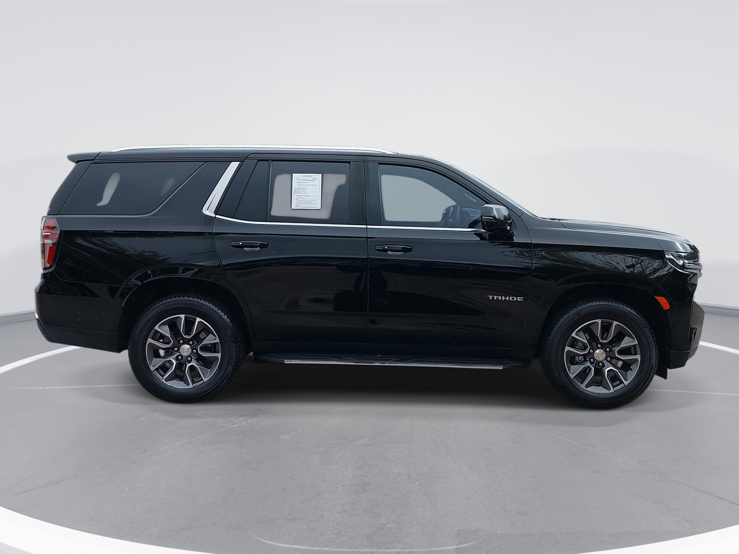 2021 Chevrolet Tahoe LT photo 3