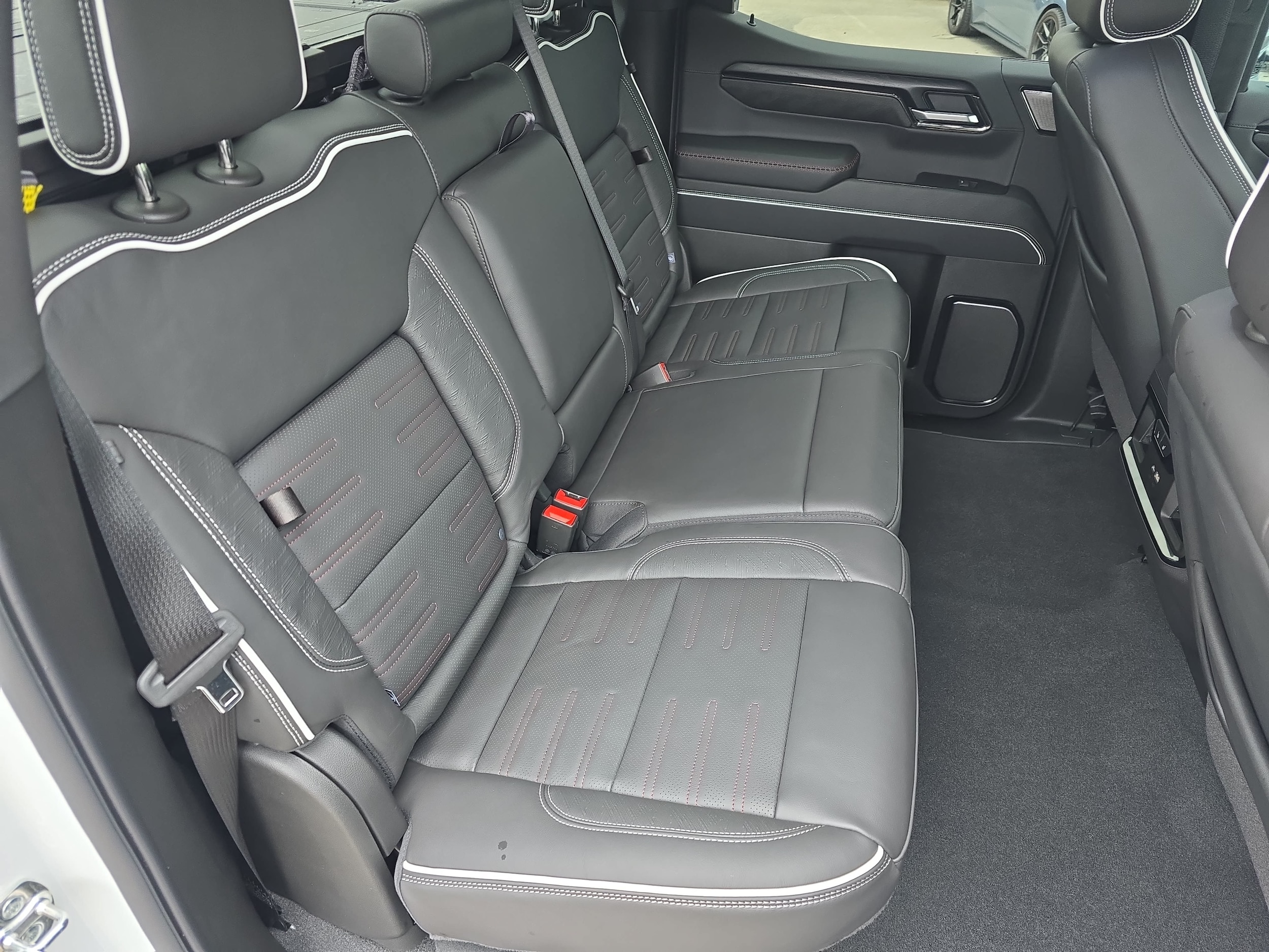 2026 GMC Sierra 1500 AT4X - Photo 11