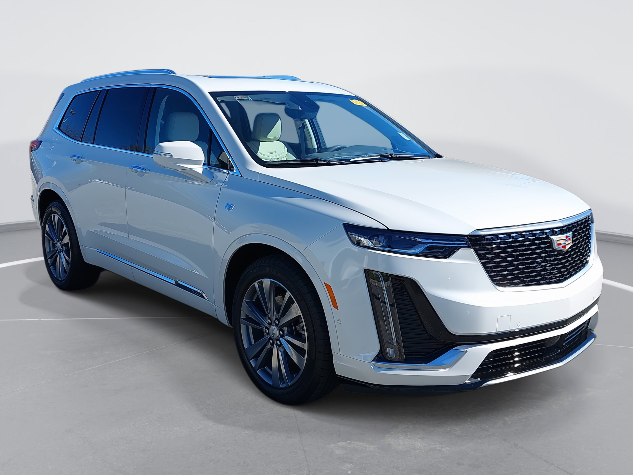 2025 Cadillac XT6 Premium Luxury photo 3