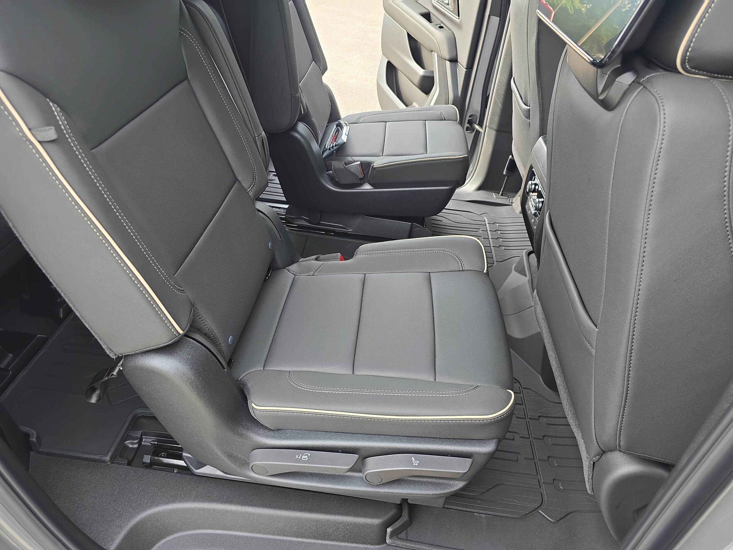 2026 GMC Yukon XL Elevation - Photo 10