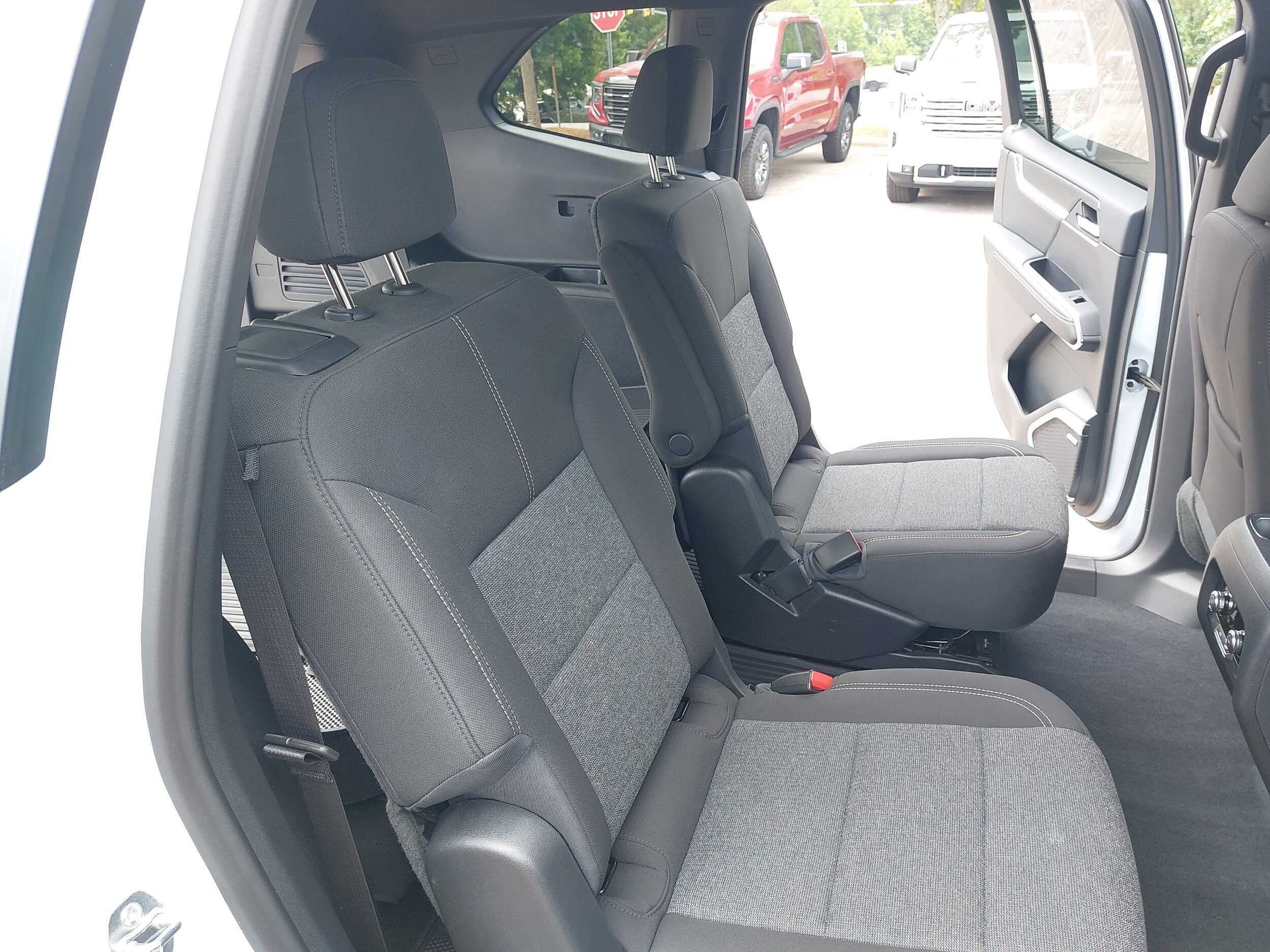 2026 GMC Acadia Elevation - Photo 12
