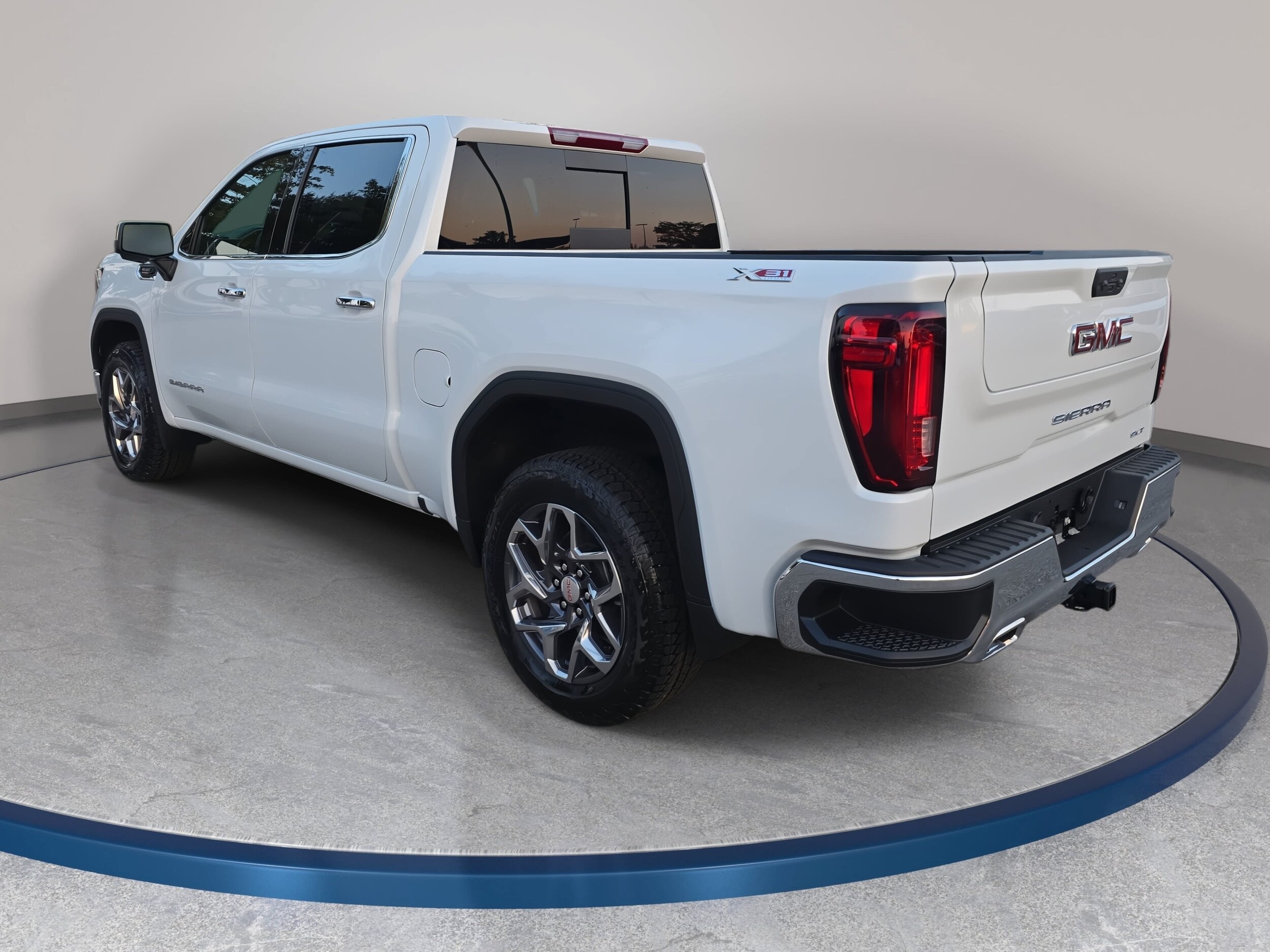 2026 GMC Sierra 1500 SLT - Photo 7