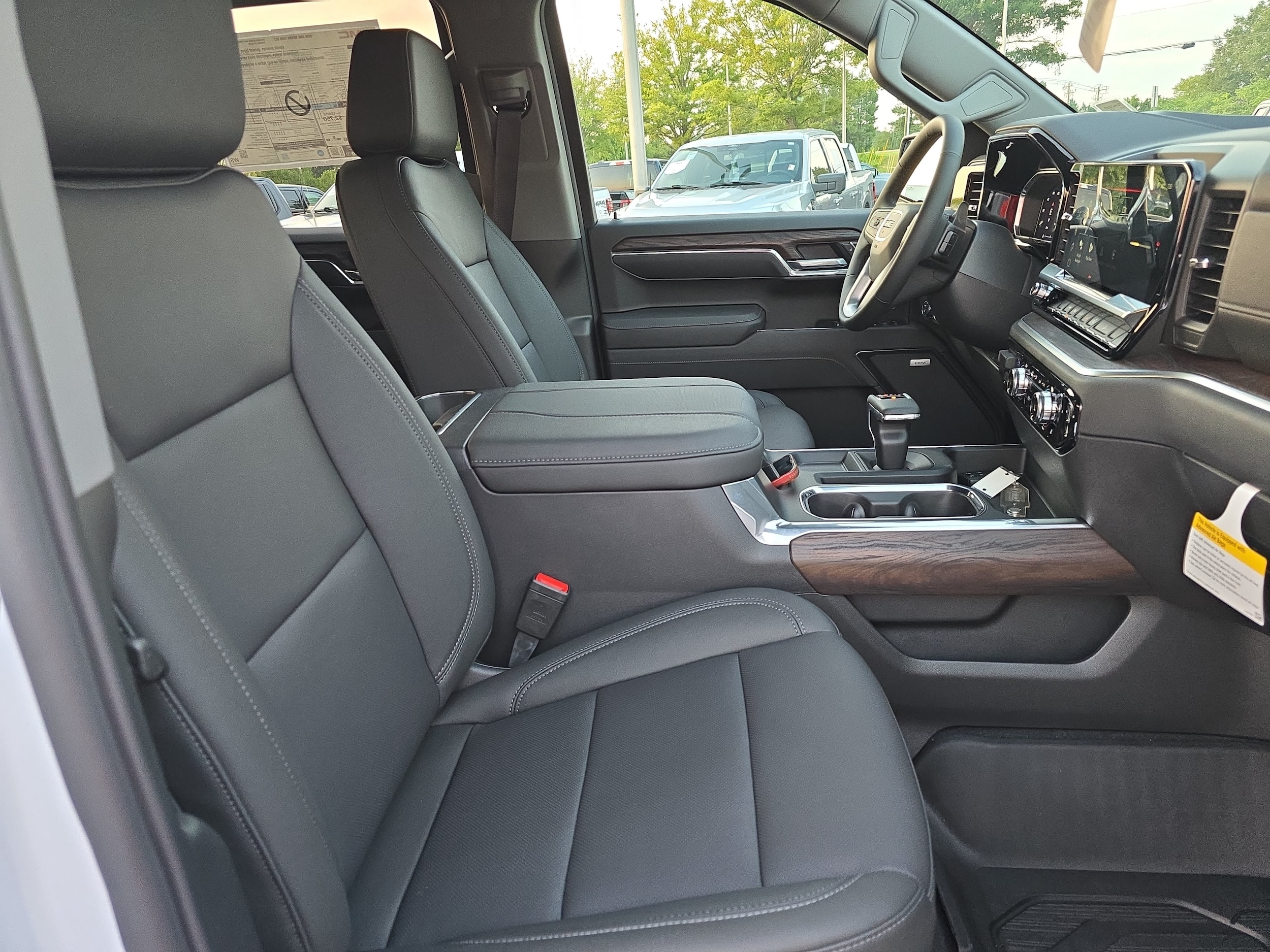 2026 GMC Sierra 1500 SLT - Photo 10