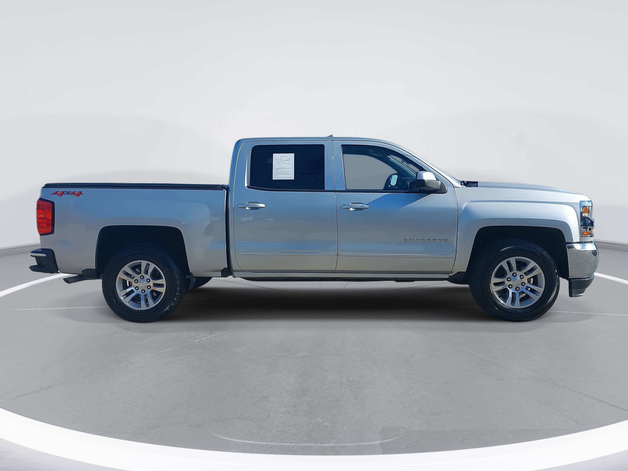2018 Chevrolet Silverado 1500 LT photo 4