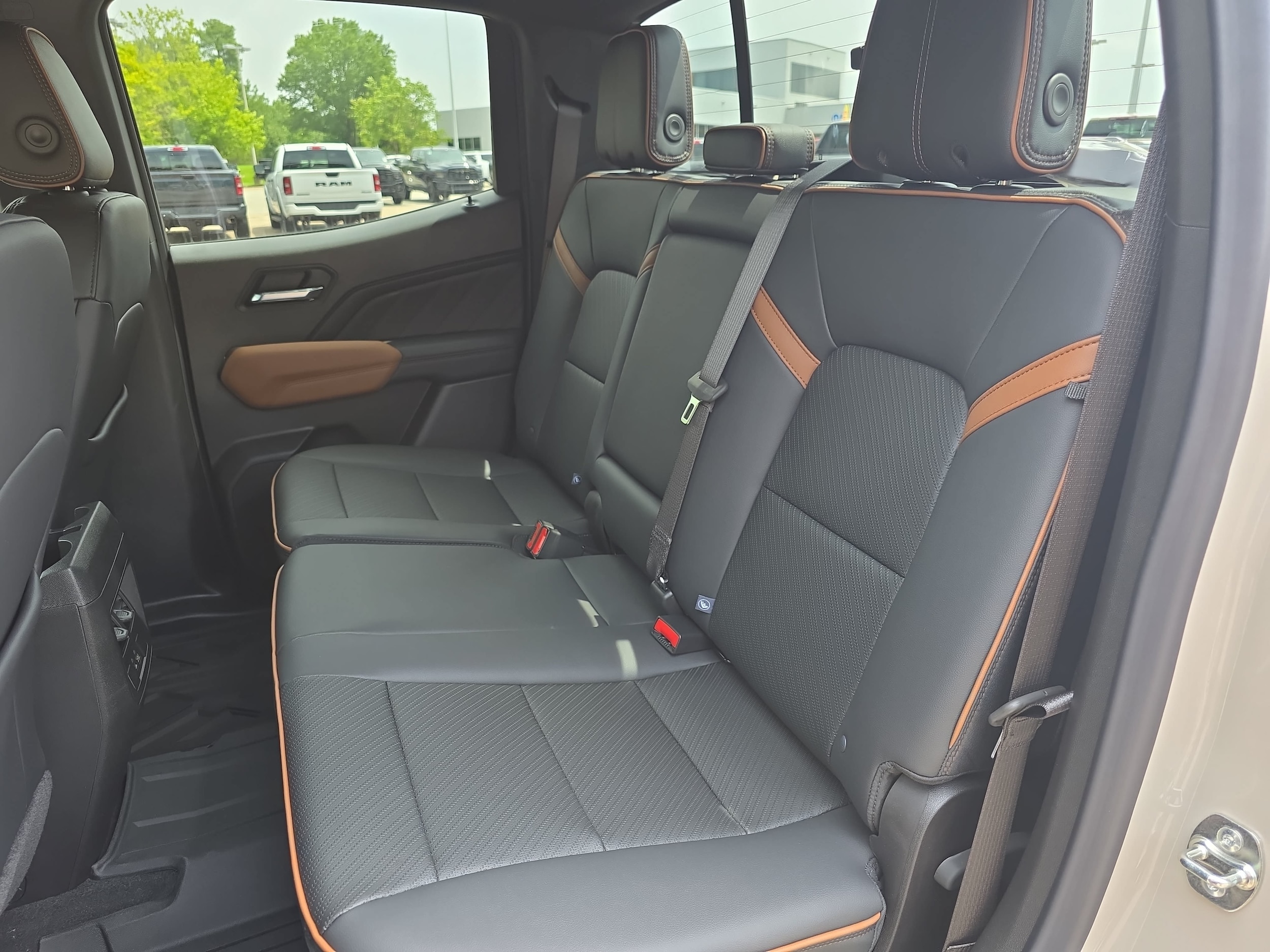 2026 GMC Canyon AT4 - Photo 13