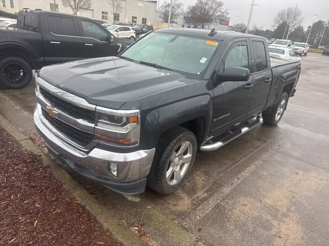 2018 Chevrolet Silverado 1500 LT photo 2