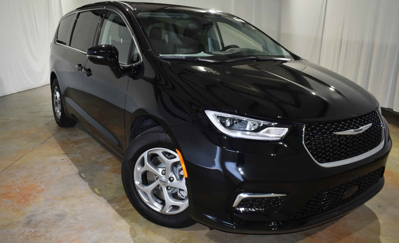 2024 Chrysler Pacifica Limited photo 2
