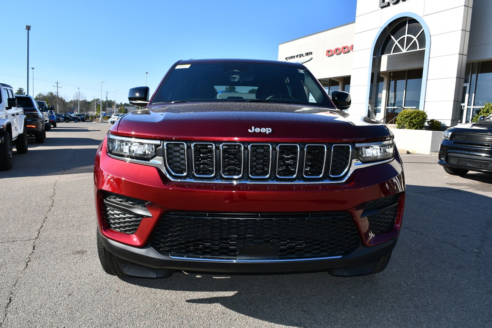 2025 Jeep Grand Cherokee Laredo photo 3