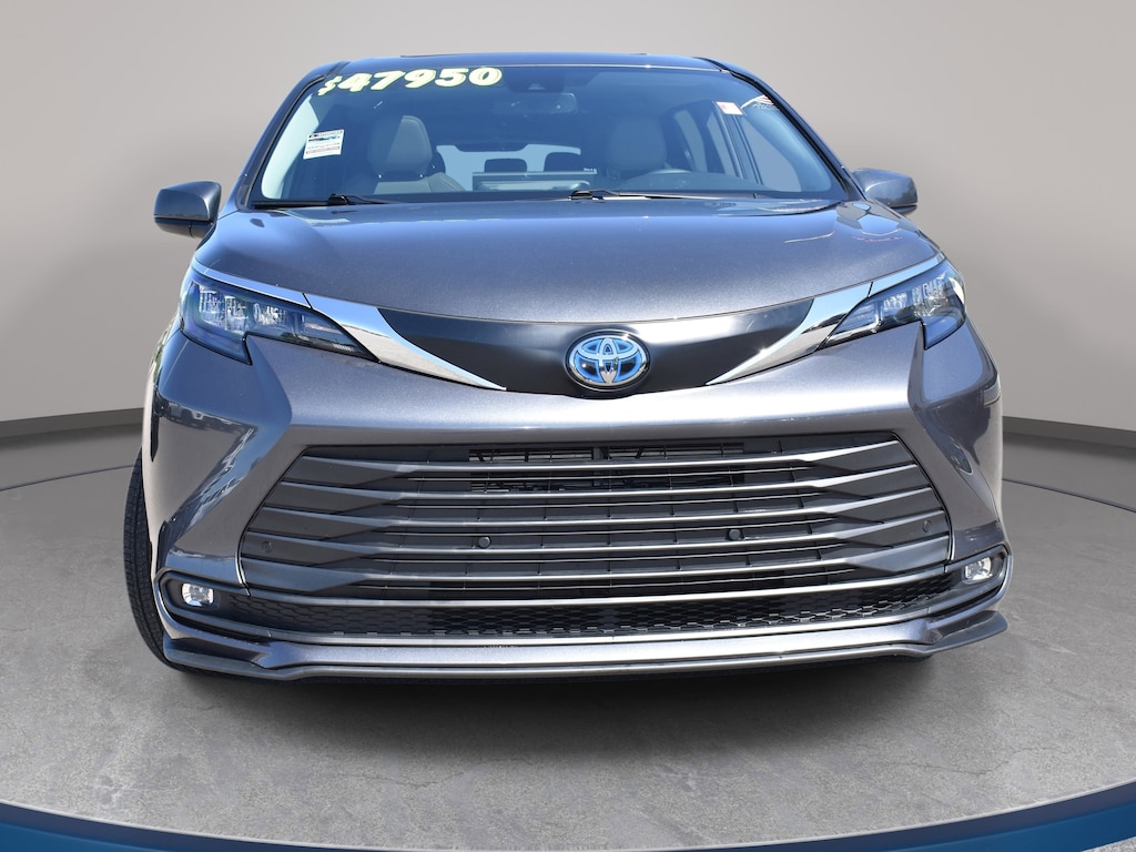 Used 2025 Toyota Sienna XLE 8 Passenger Van Passenger Van