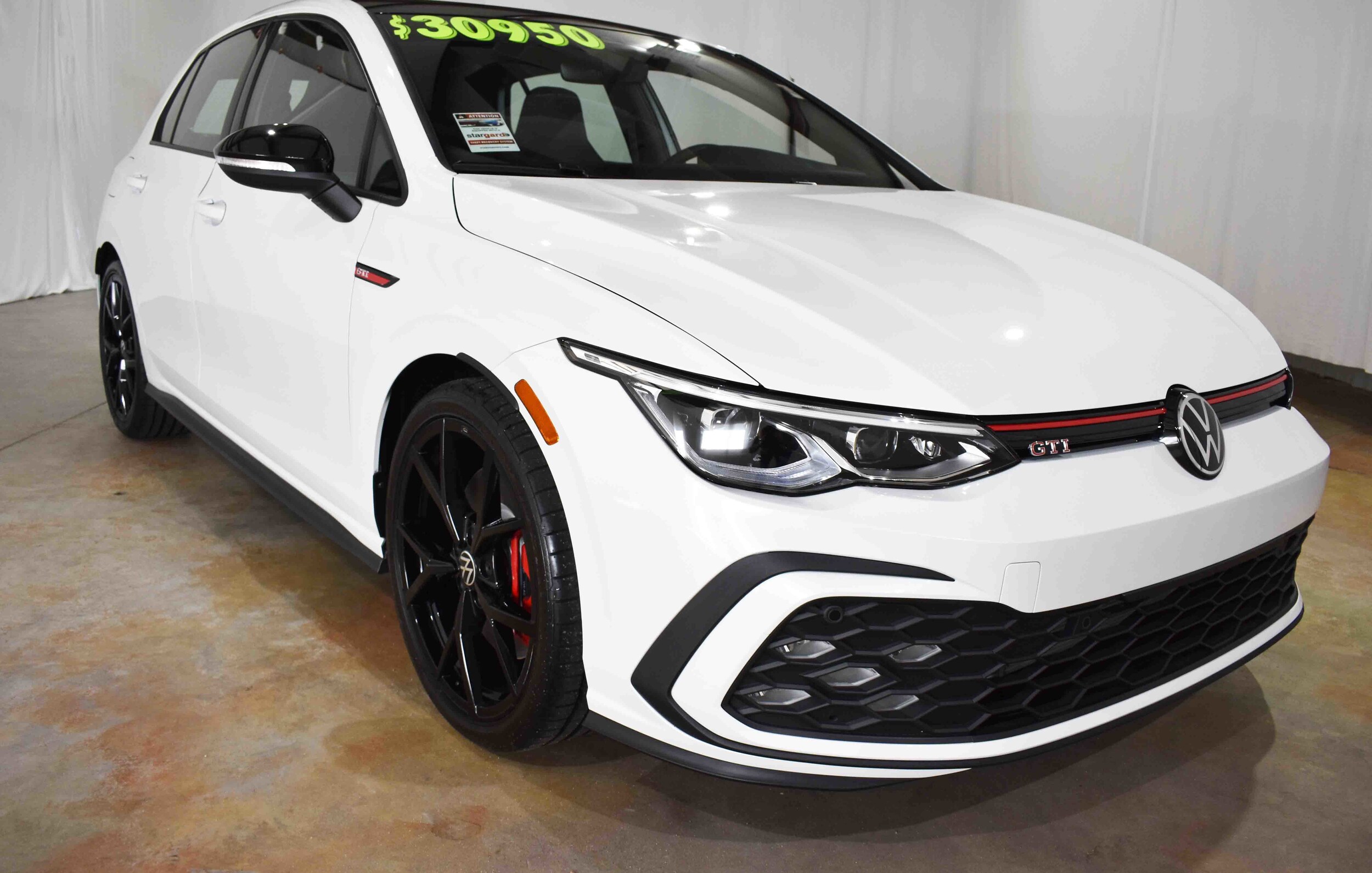 2024 Volkswagen Golf GTI 380 S photo 2