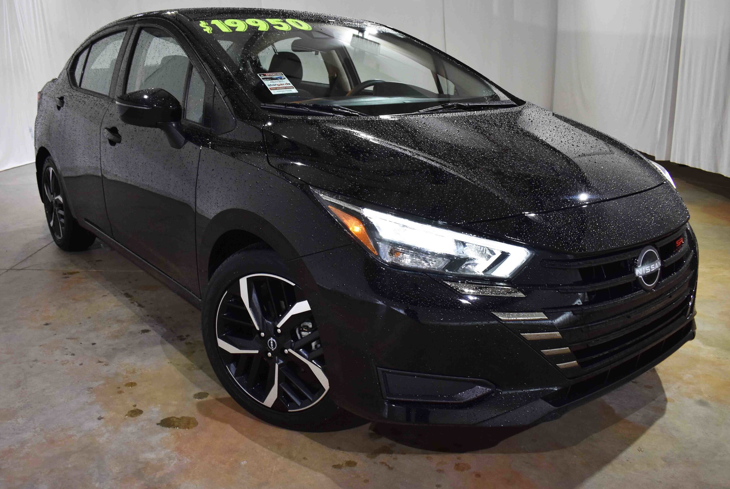 2025 Nissan Versa 1.6 SR photo 2