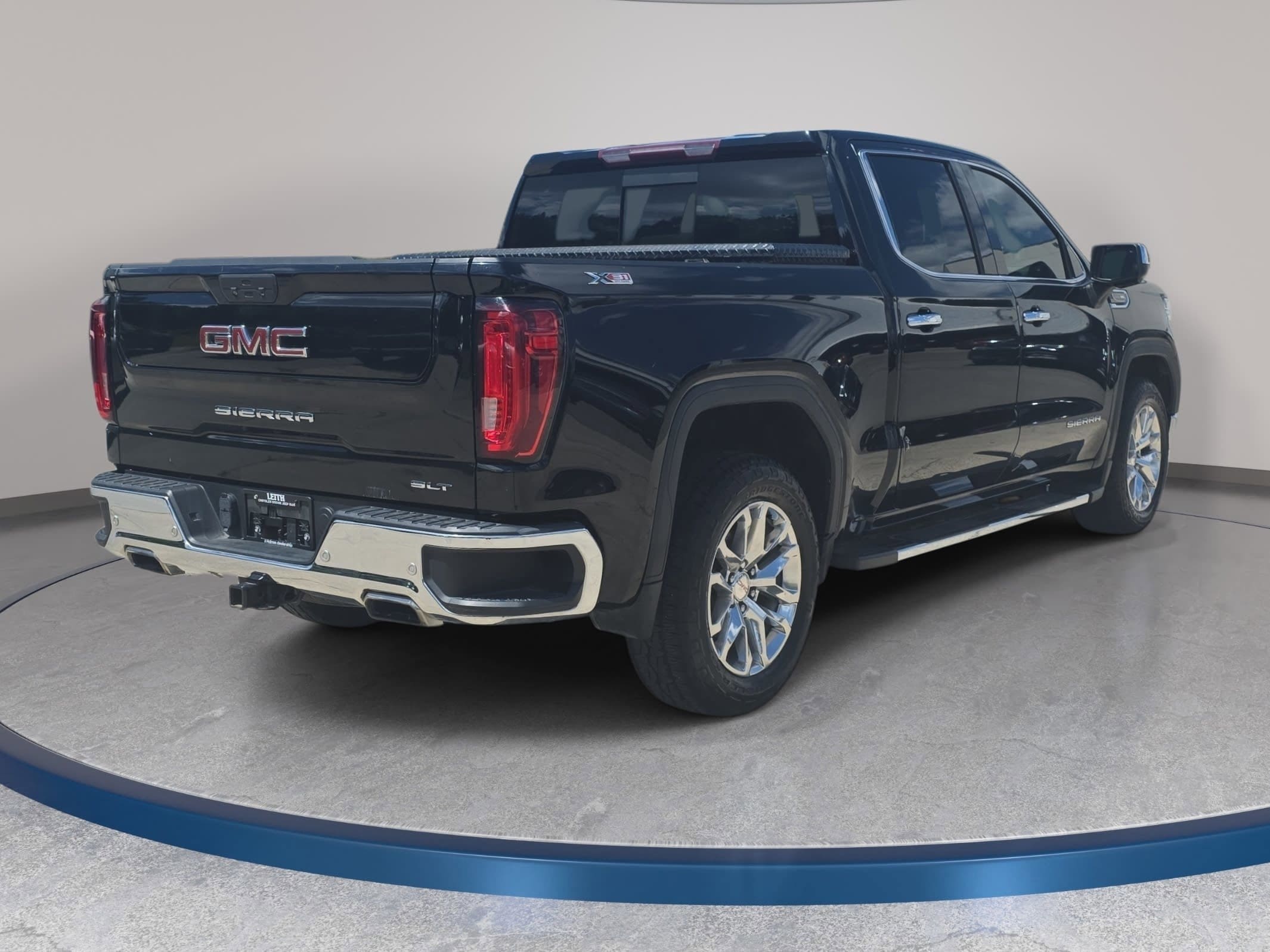 View vehicle photo 6
