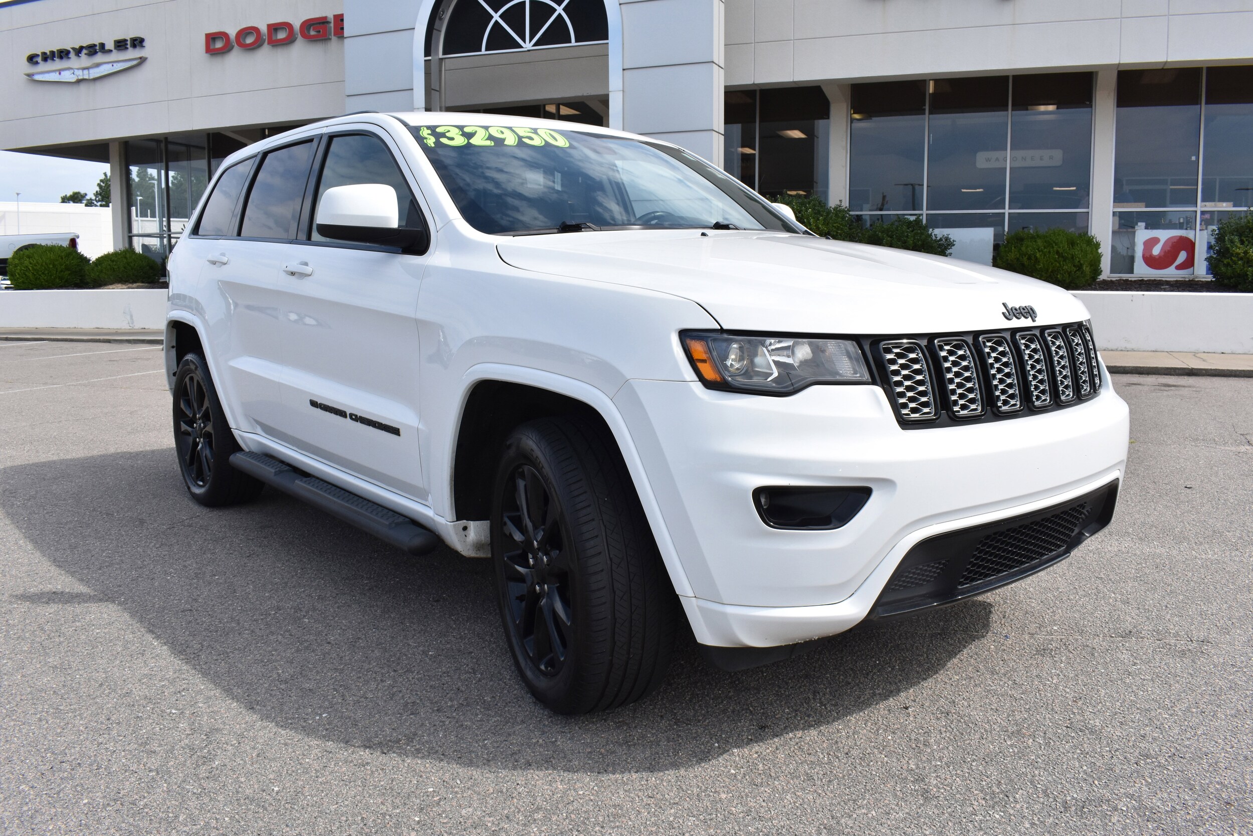 2022 Jeep Cherokee Laredo X photo 2