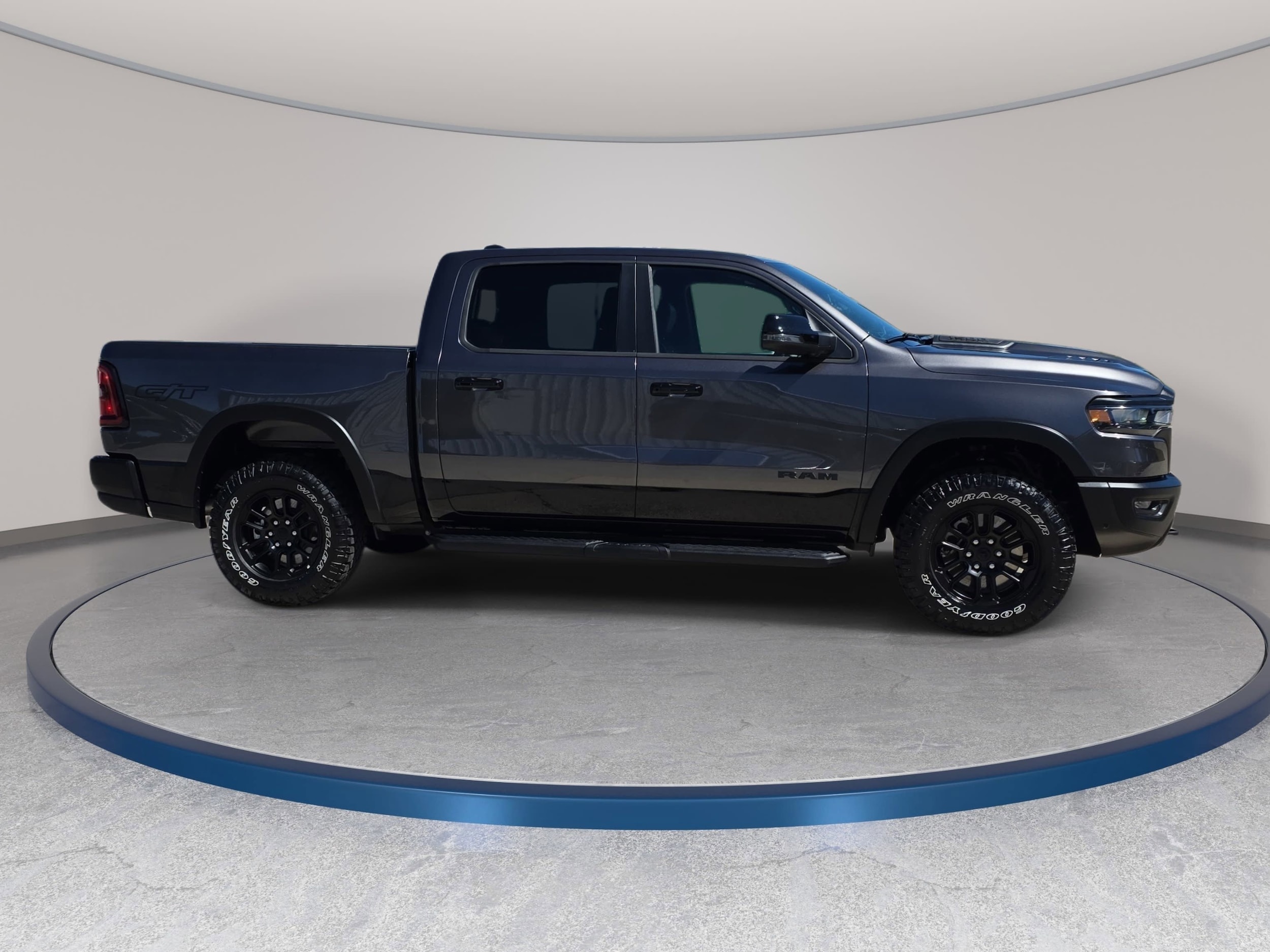 View vehicle photo 5