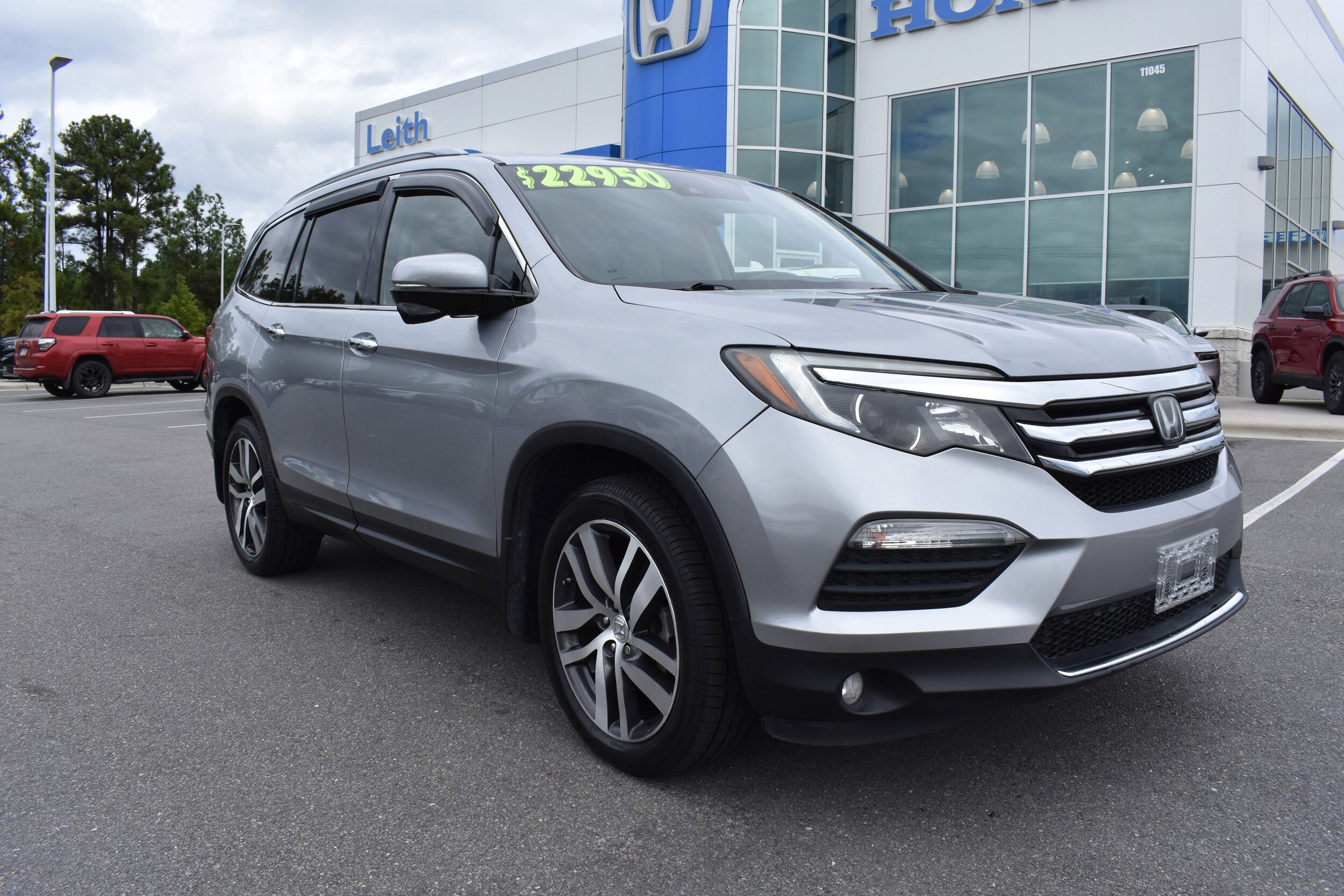 2018 Honda Pilot Touring photo 2