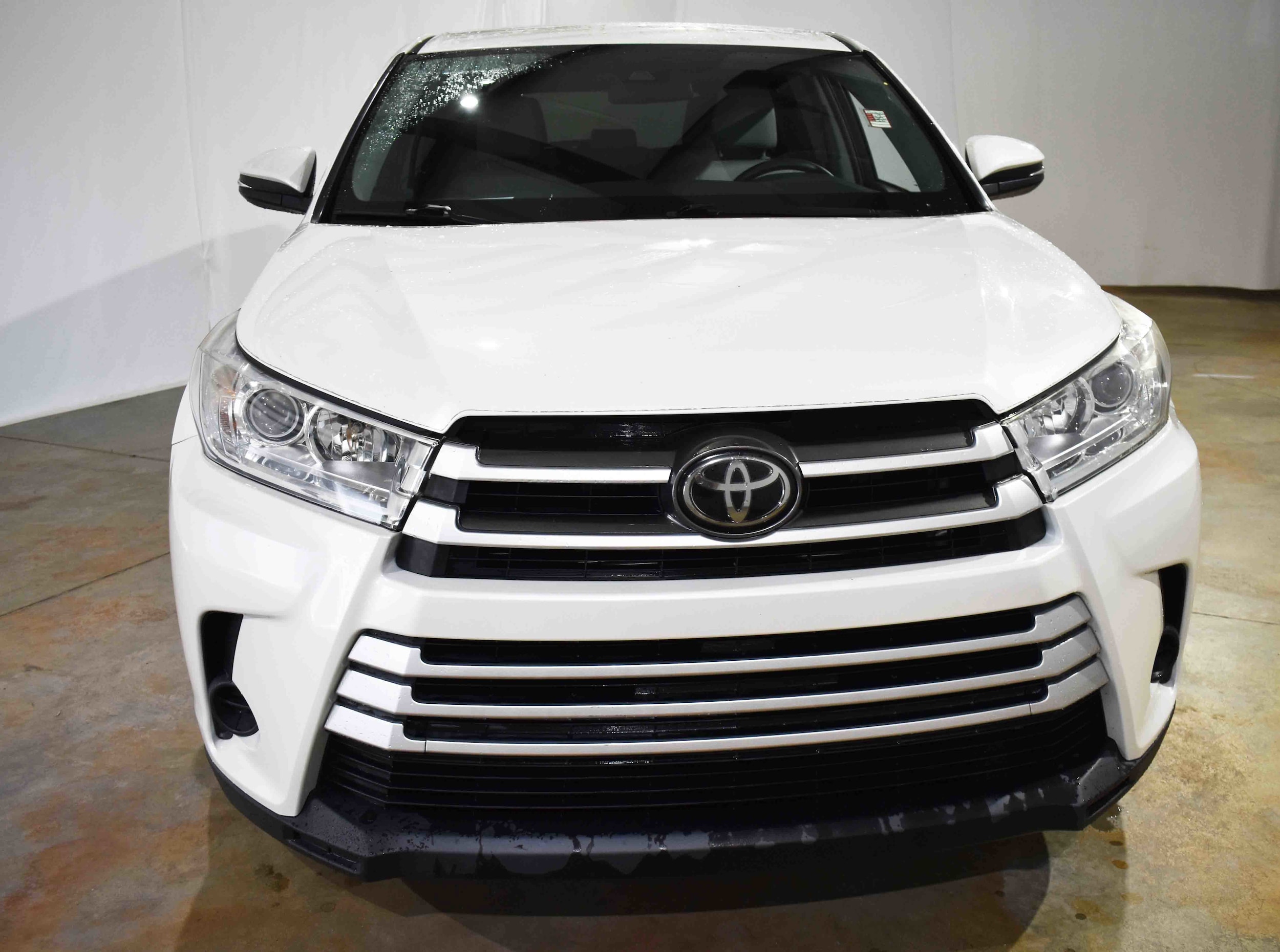 2019 Toyota Highlander LE photo 3