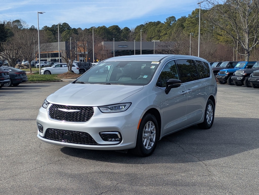 New 2026 Chrysler Pacifica SELECT Passenger Van