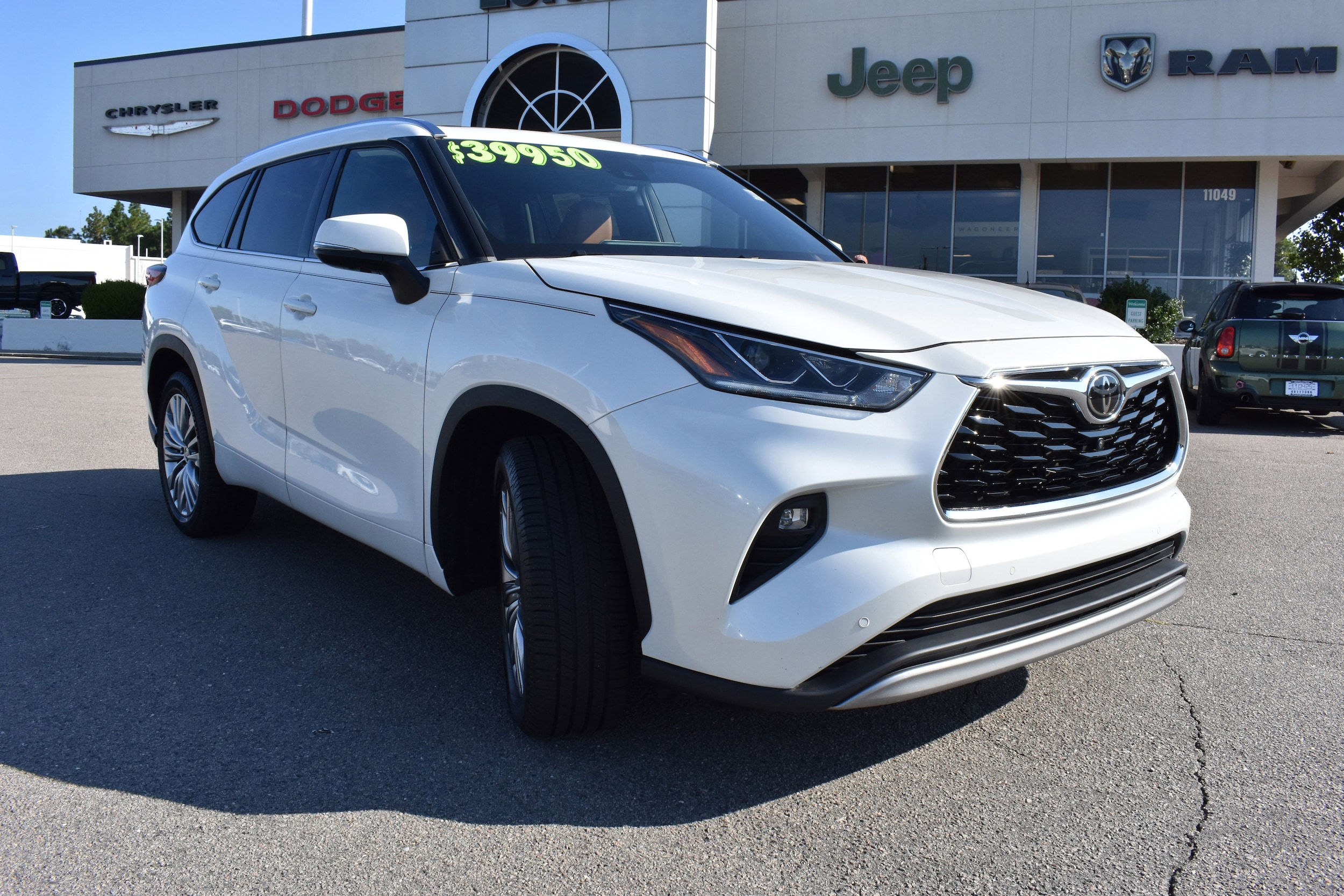 2021 Toyota Highlander Platinum photo 2