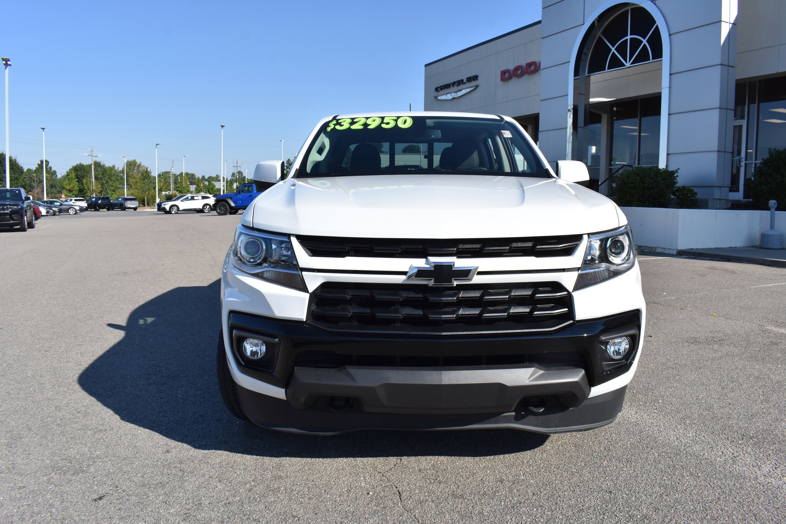 2022 Chevrolet Colorado LT photo 2