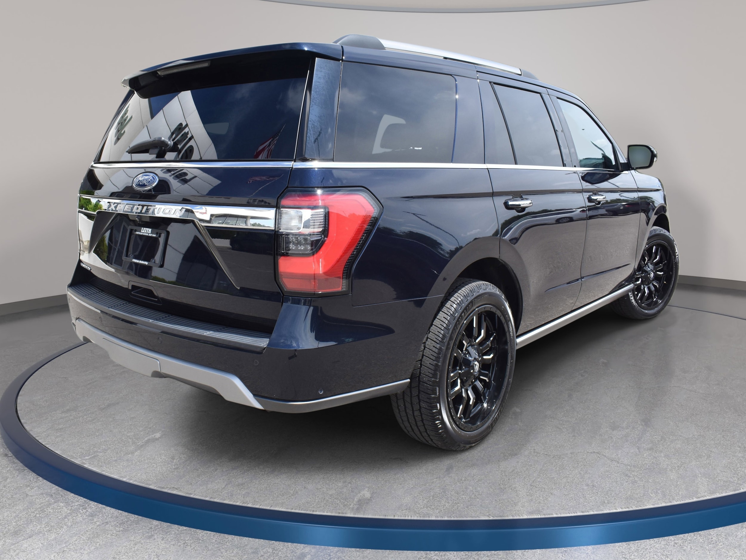 View vehicle photo 7