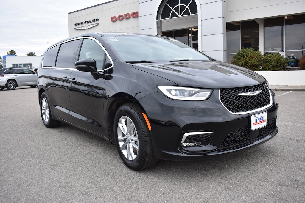 New 2026 Chrysler Pacifica SELECT Passenger Van