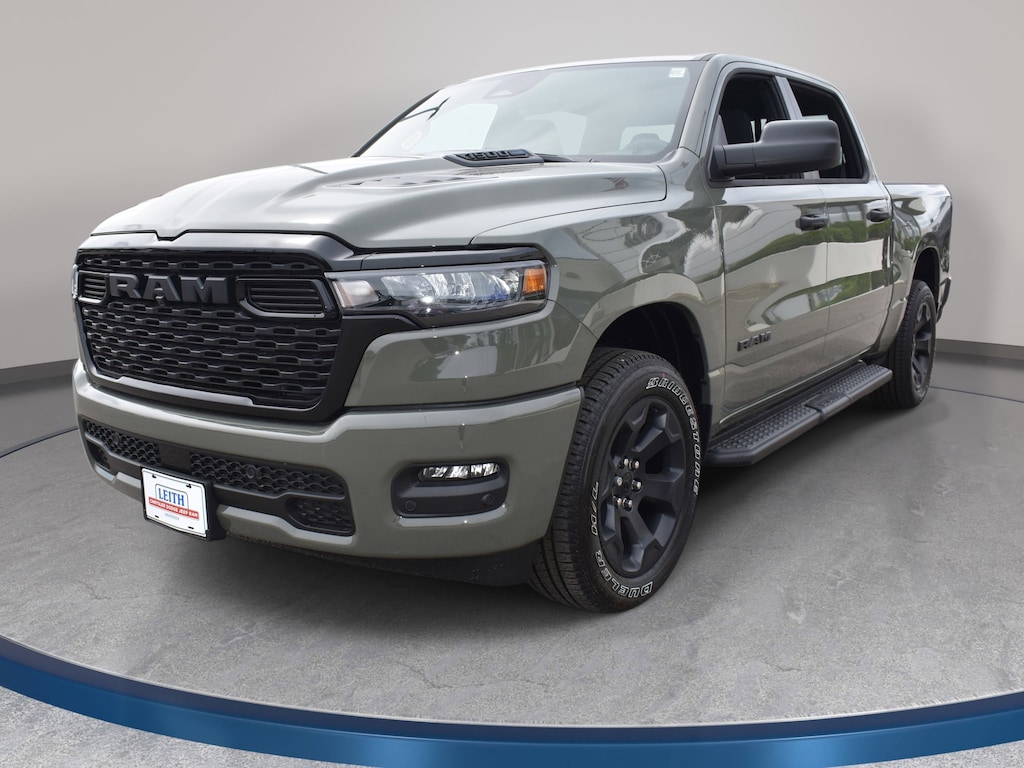 New 2026 Ram 1500 EXPRESS CREW CAB 4X4 5'7 BOX Pickup