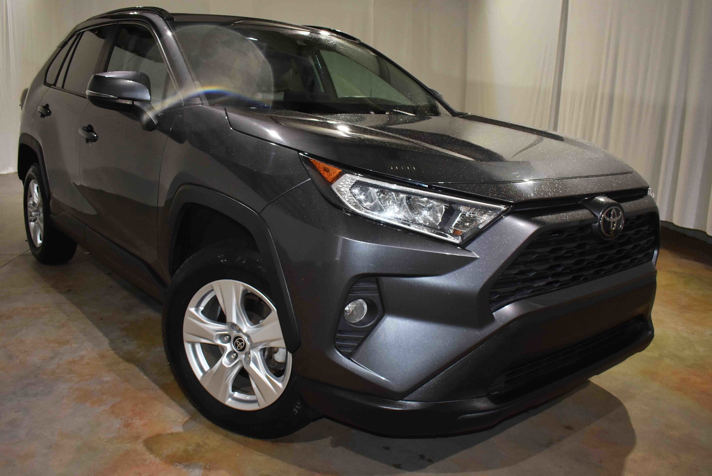2021 Toyota RAV4 XLE photo 2