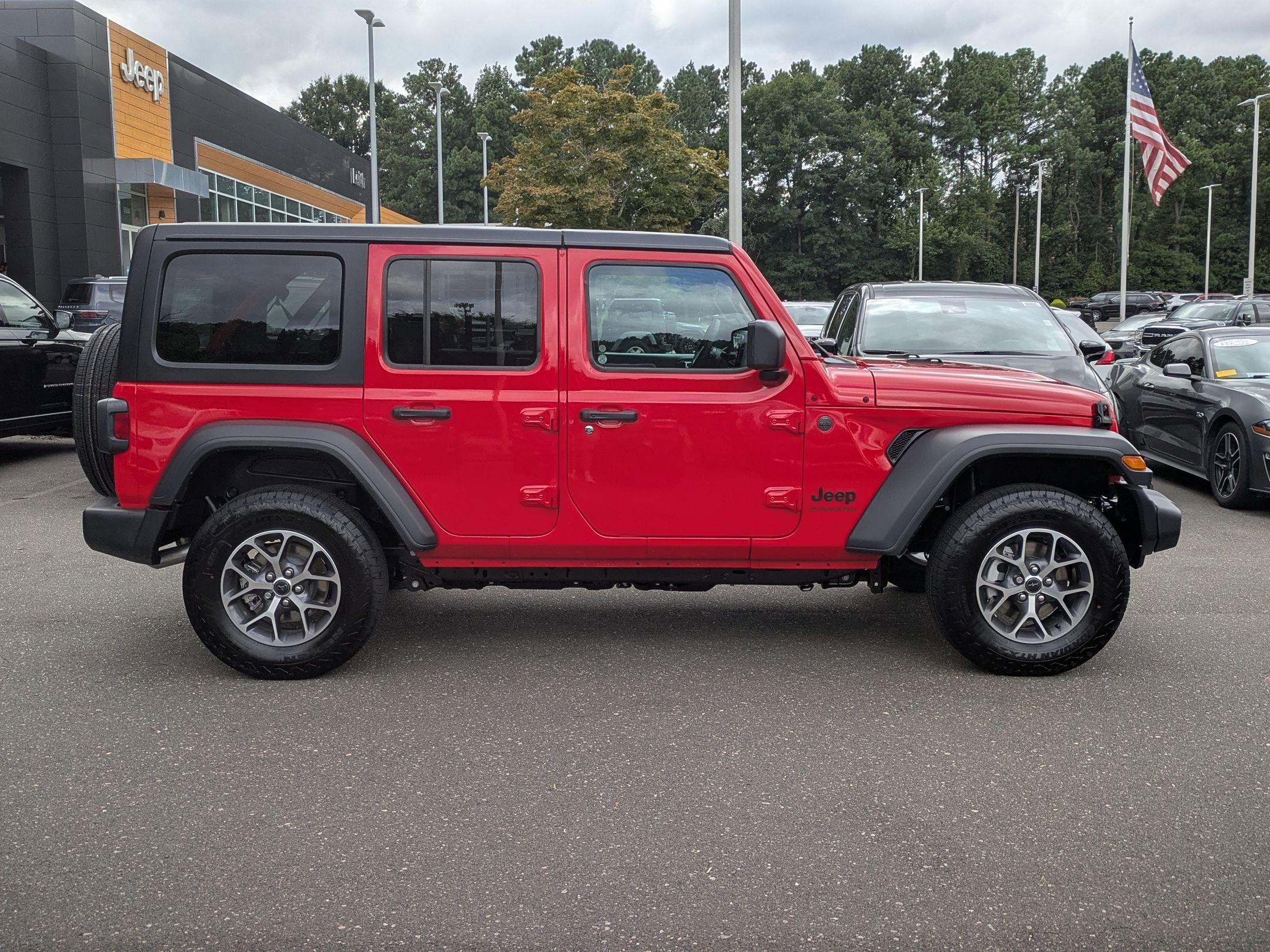 2025 Jeep Wrangler Sport S photo 4
