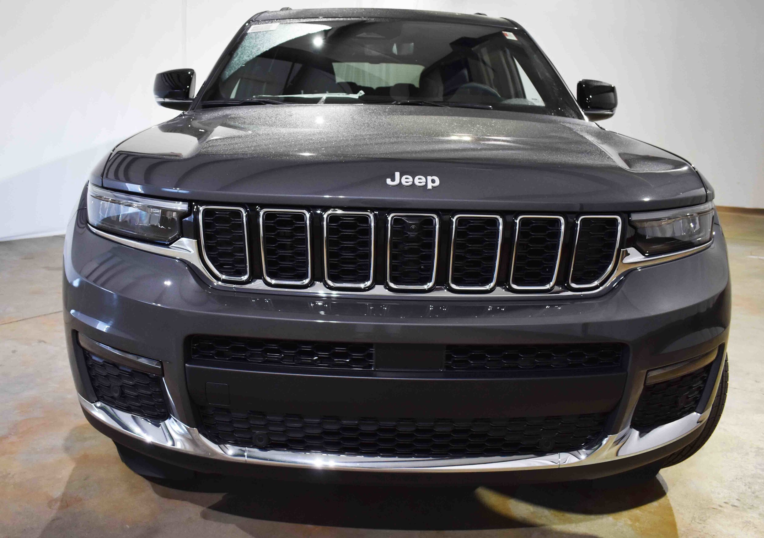 2025 Jeep Grand Cherokee Limited photo 3