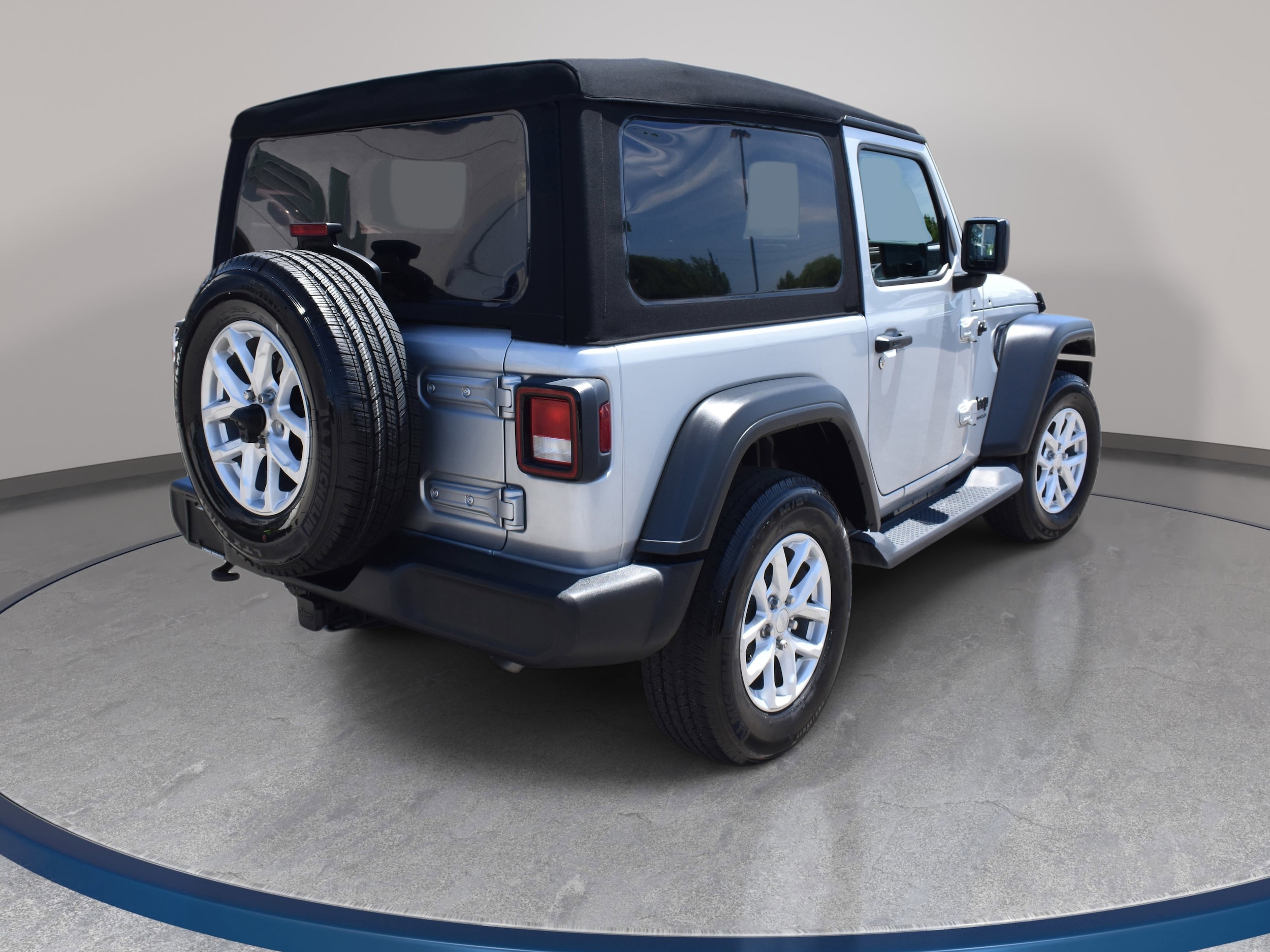 View vehicle photo 7