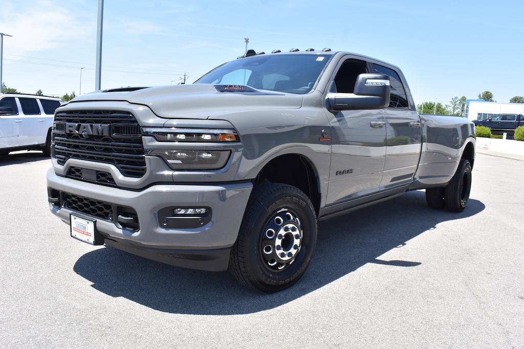 New 2026 Ram 3500 LARAMIE CREW CAB 4X4 8' BOX Pickup