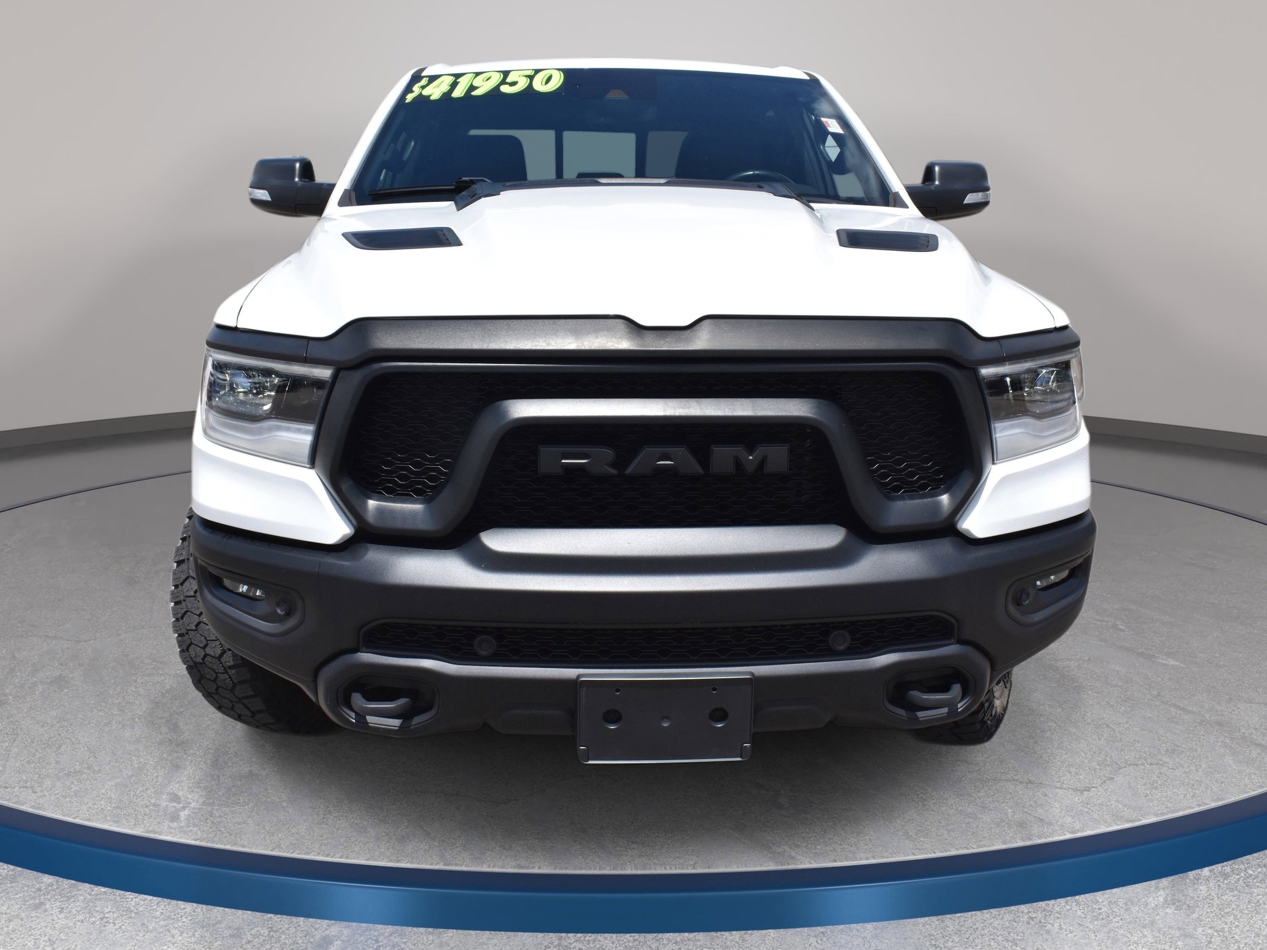 View vehicle photo 3