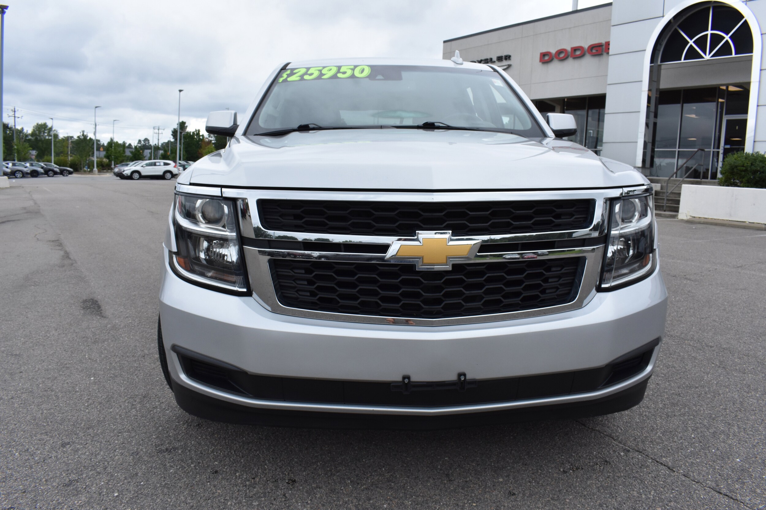 2020 Chevrolet Suburban LT photo 2