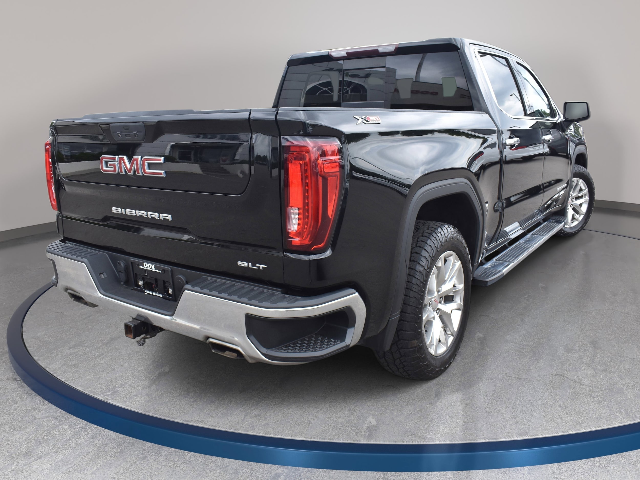View vehicle photo 7
