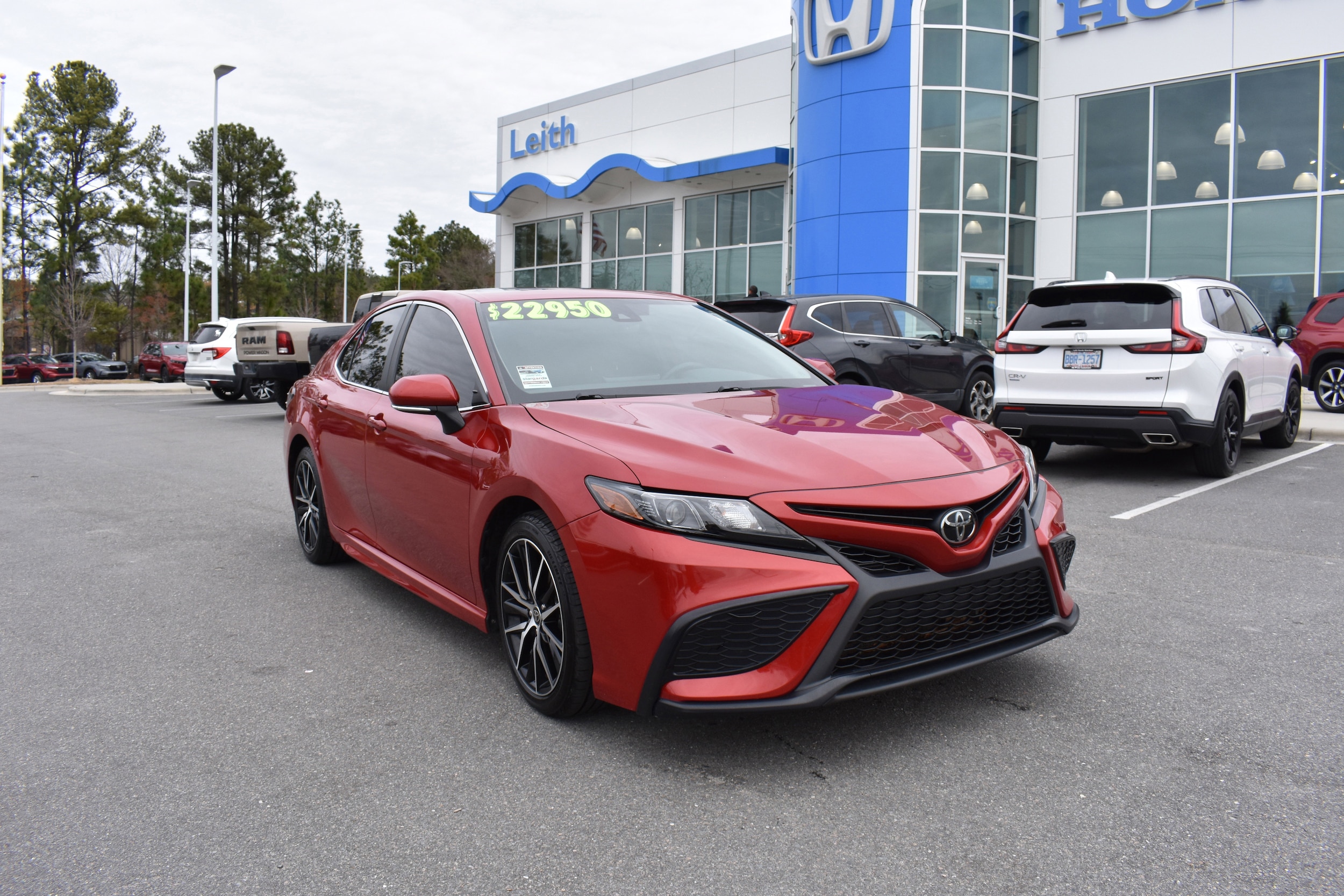 2023 Toyota Camry SE's photo