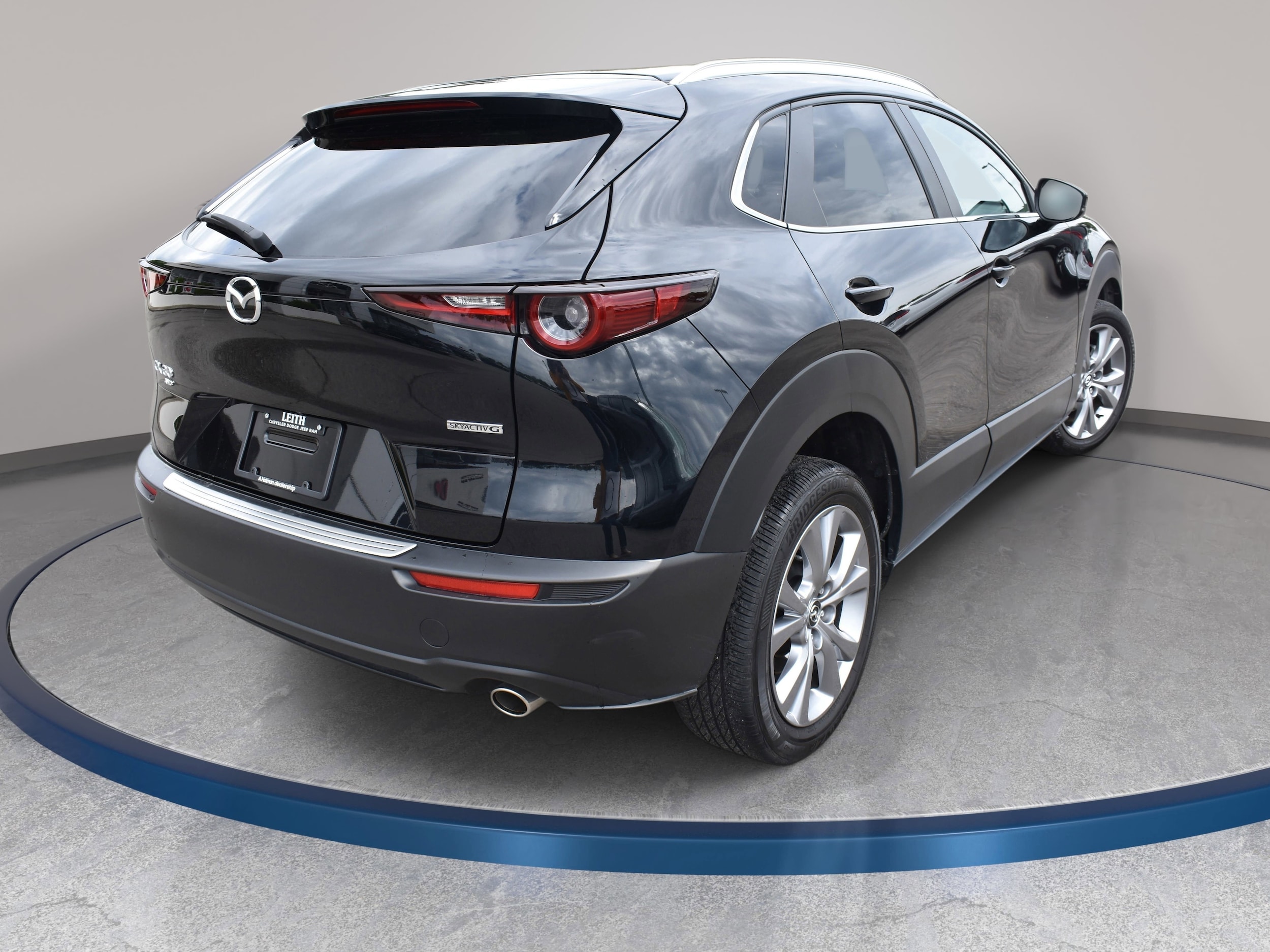 View vehicle photo 6